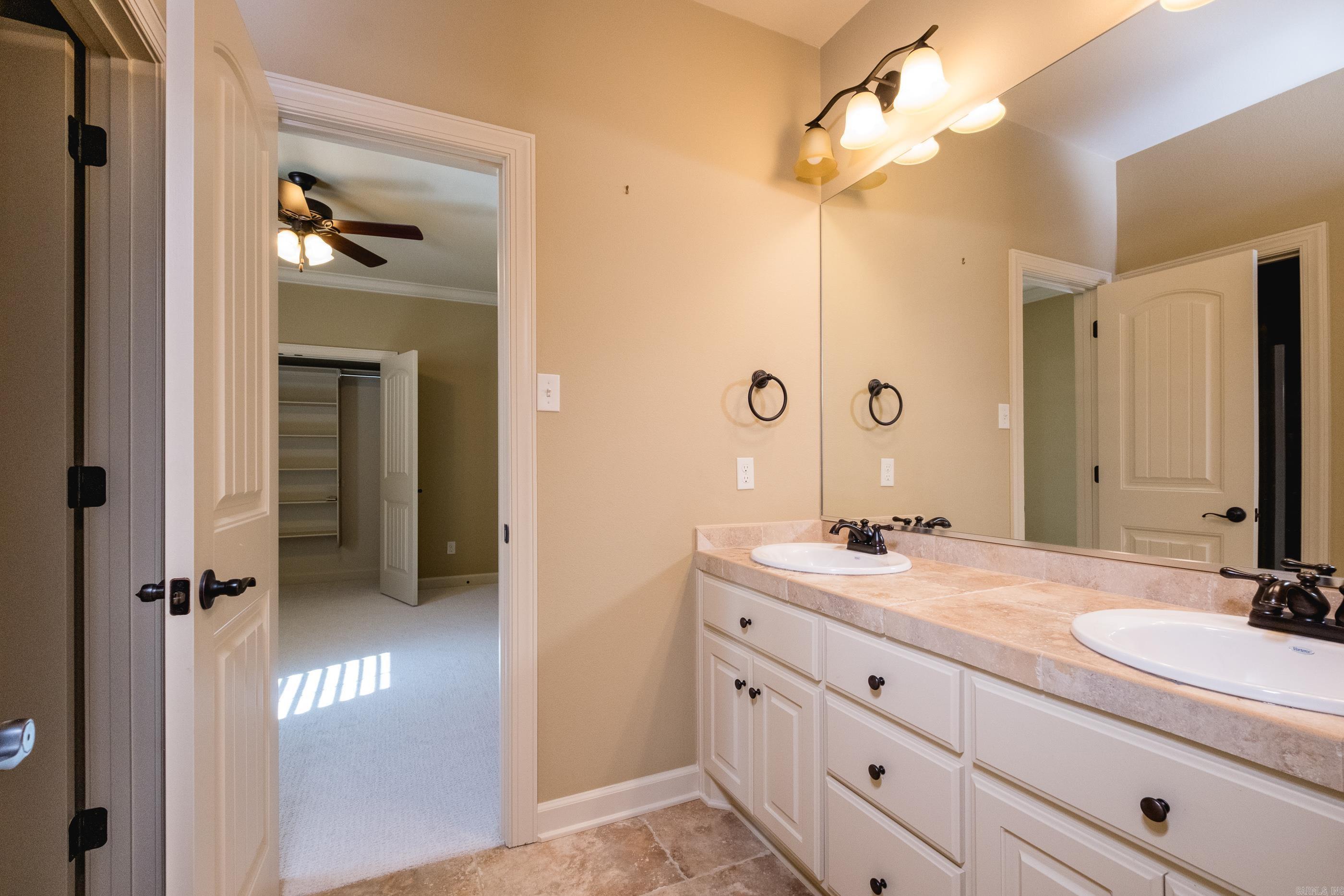 123 Lake Valley  Maumelle, AR
