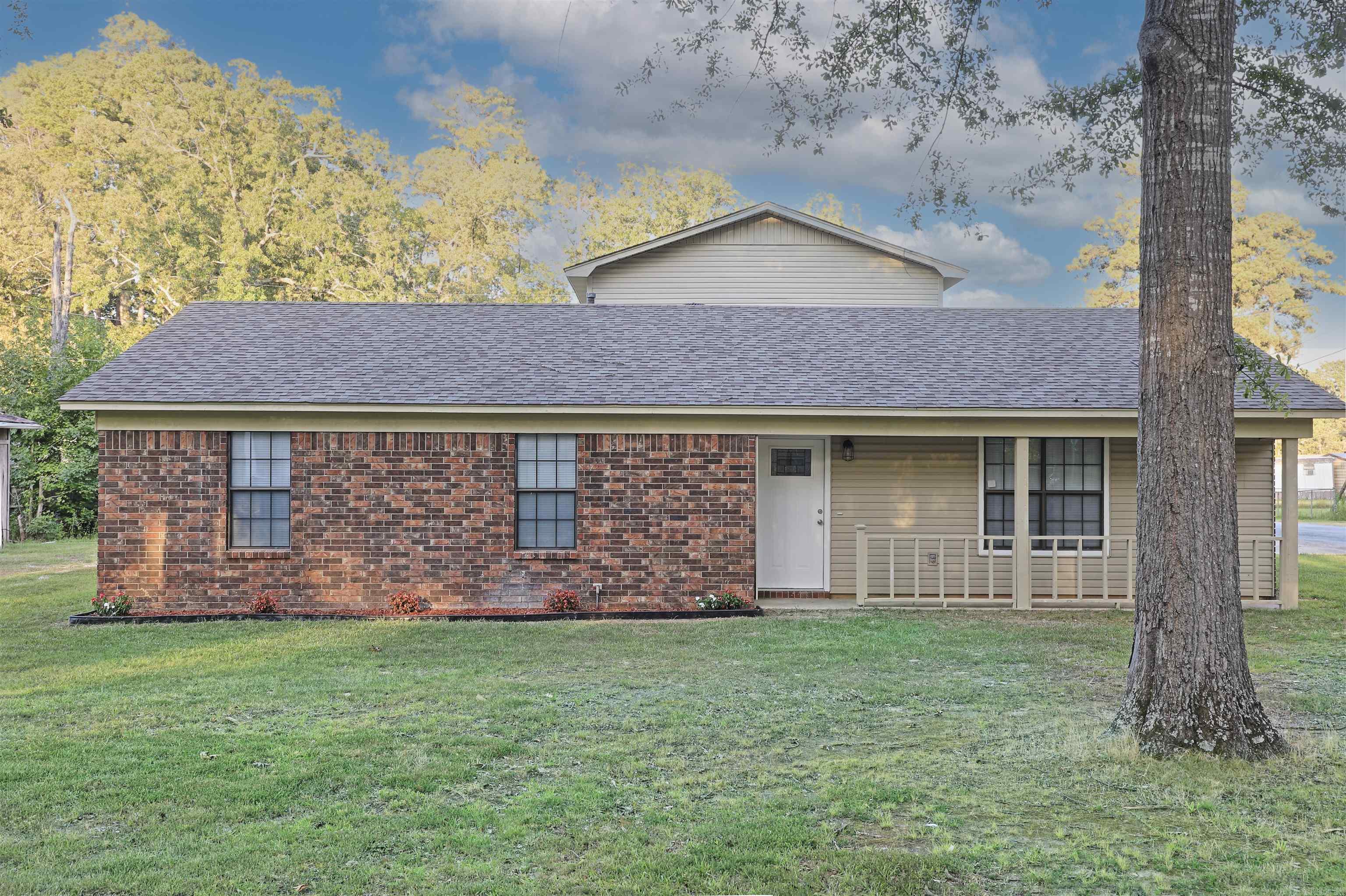301 Betty  White Hall, AR