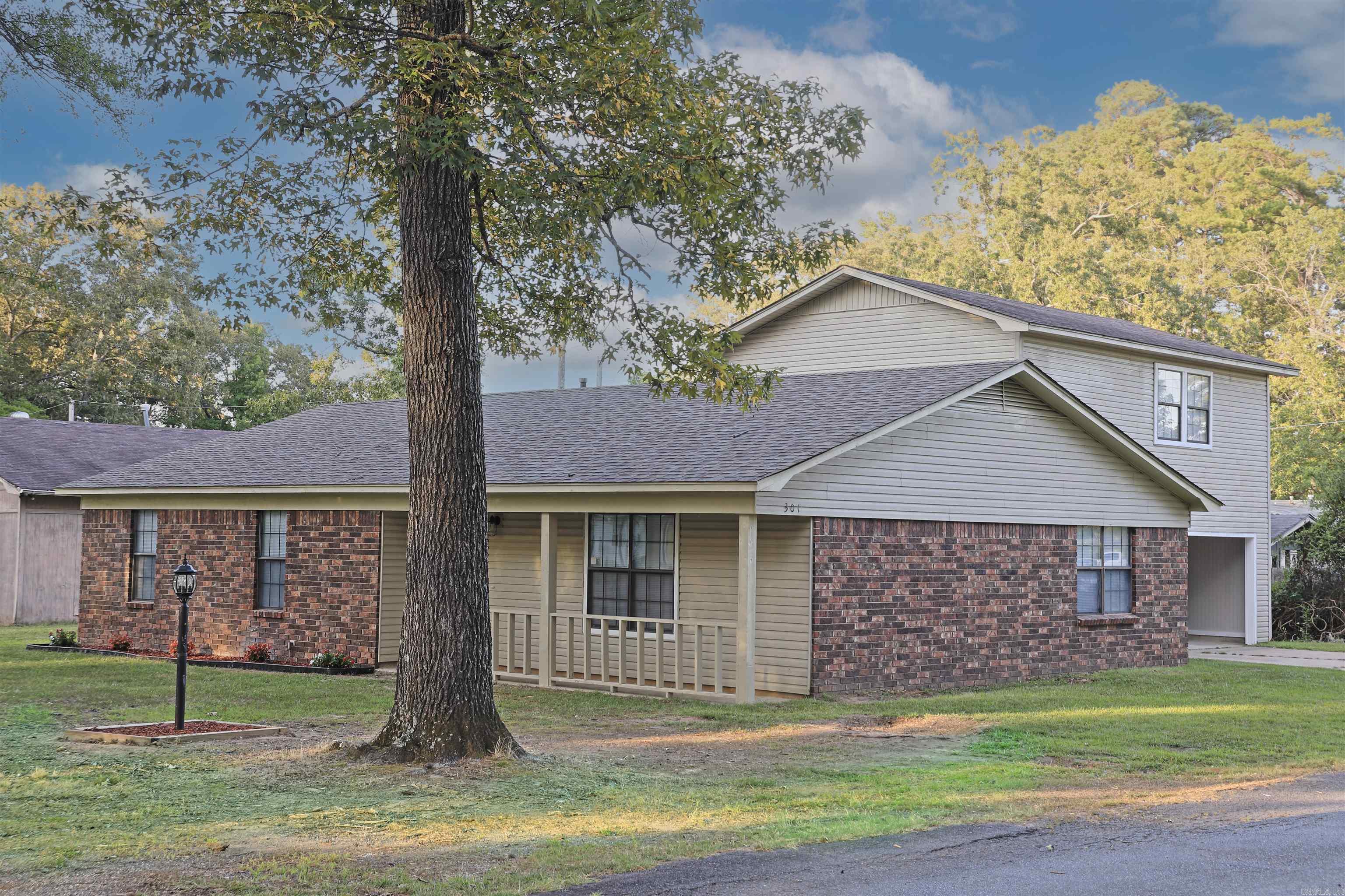 301 Betty  White Hall, AR