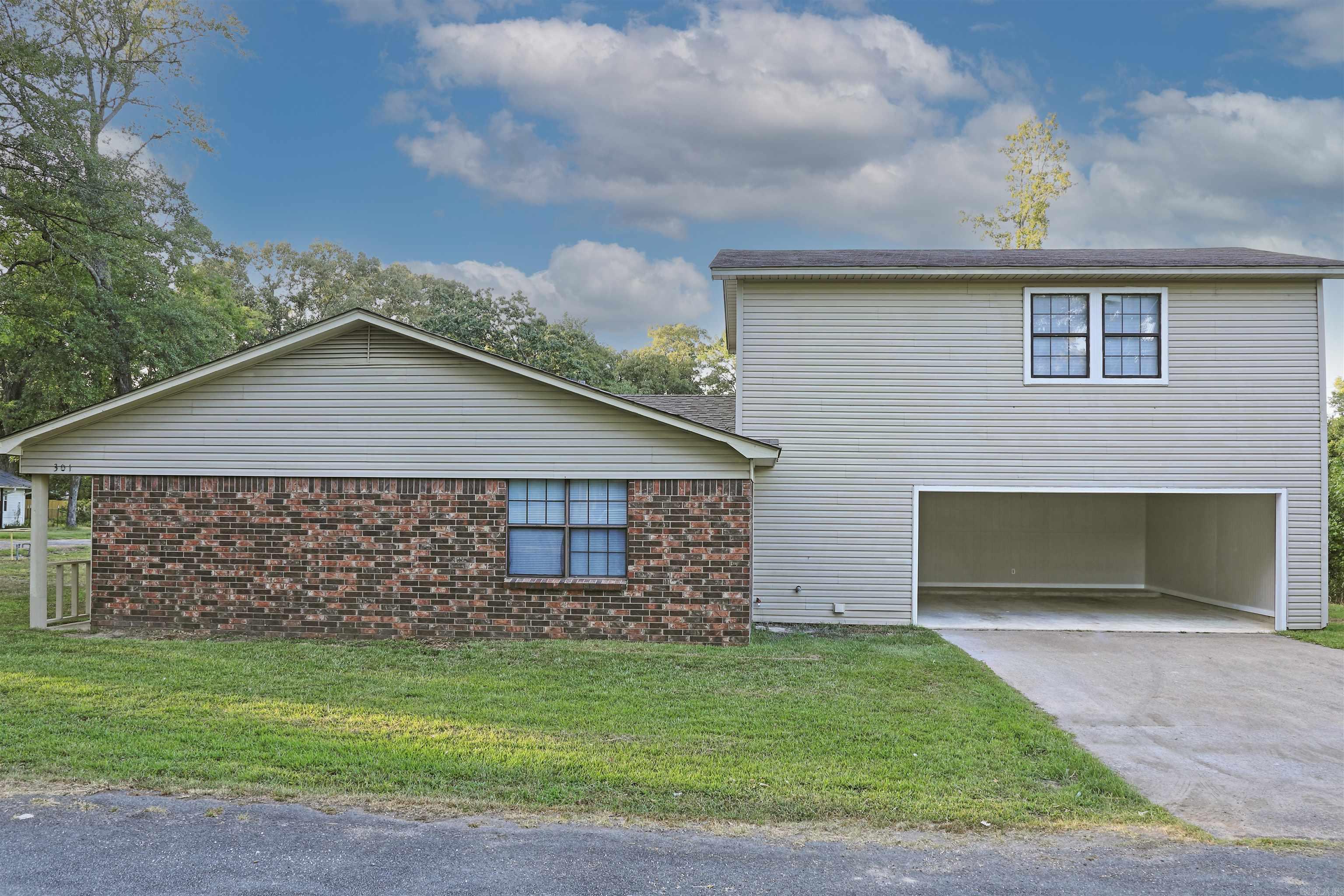 301 Betty  White Hall, AR