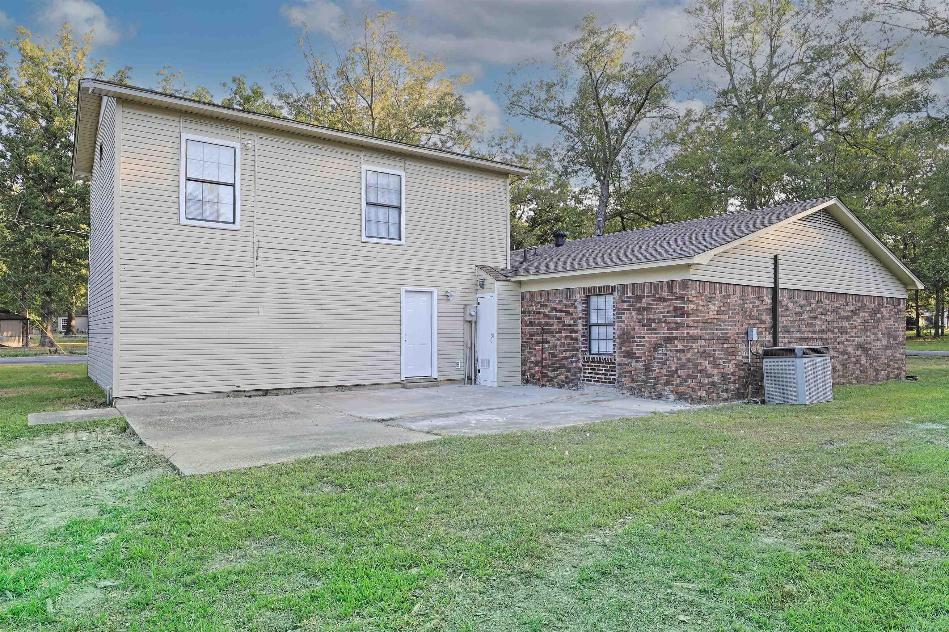301 Betty  White Hall, AR