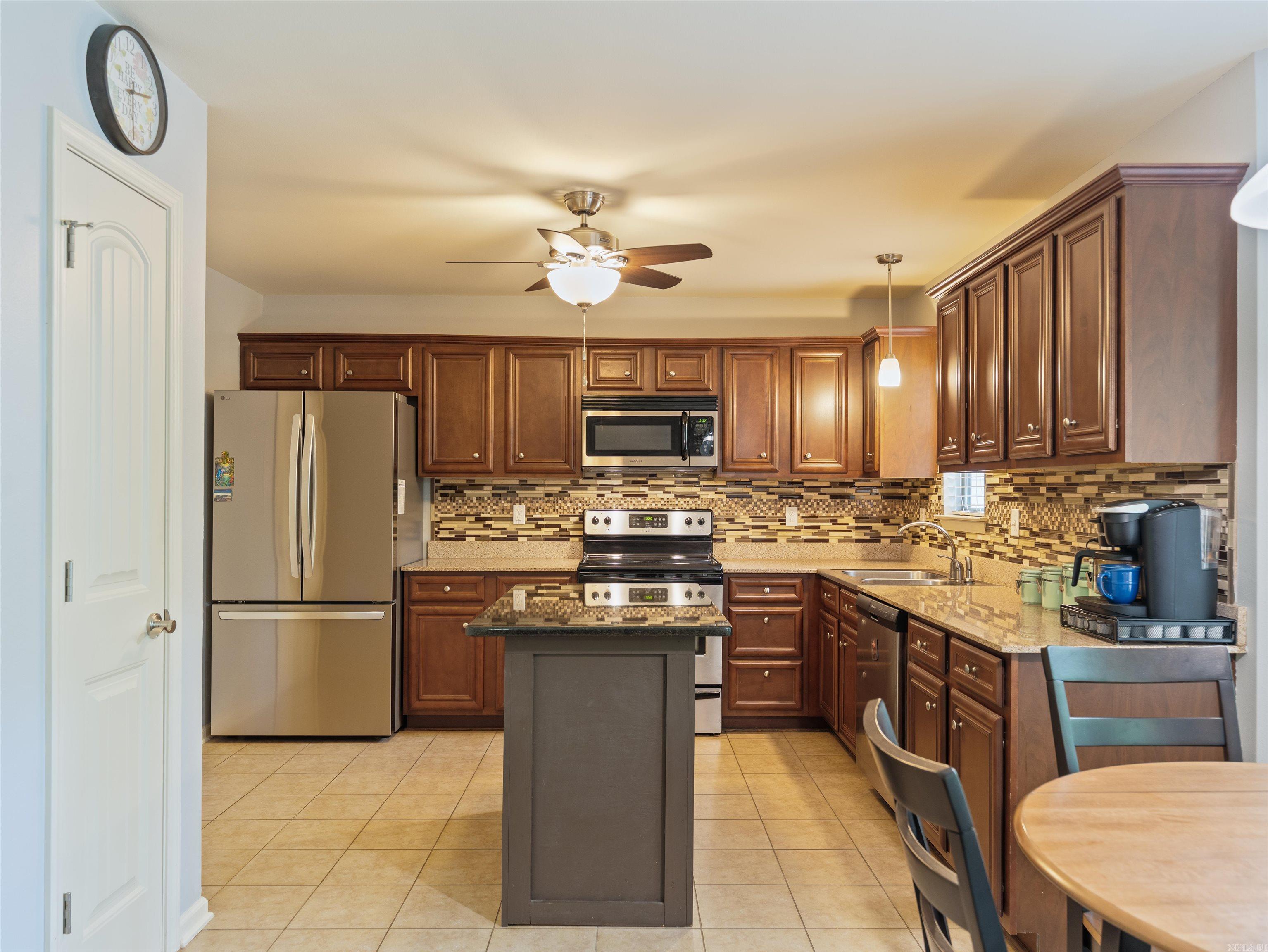 213 Pleasant Holly  Benton, AR