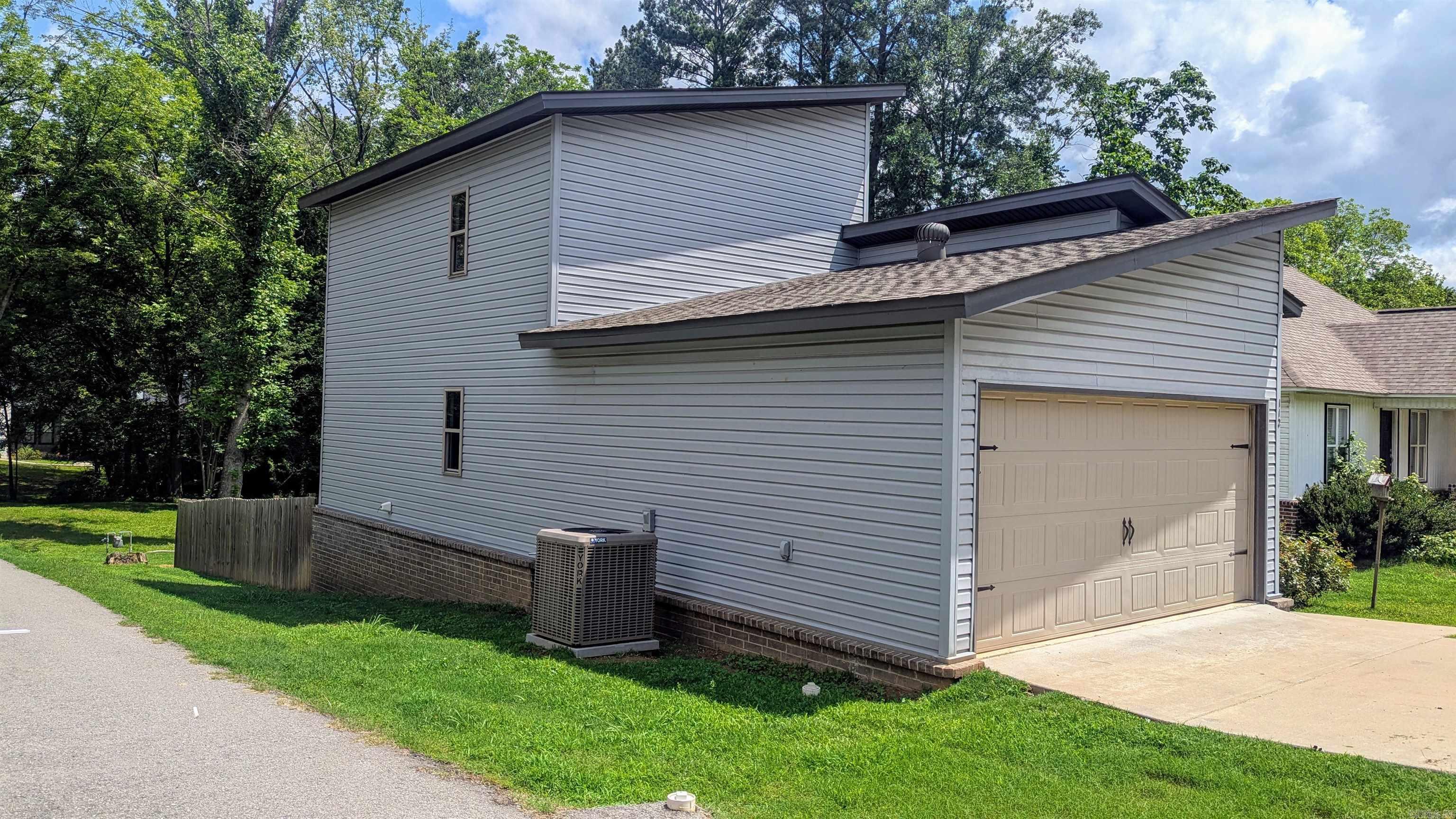 112 E Sunset Drive  Sheridan, AR