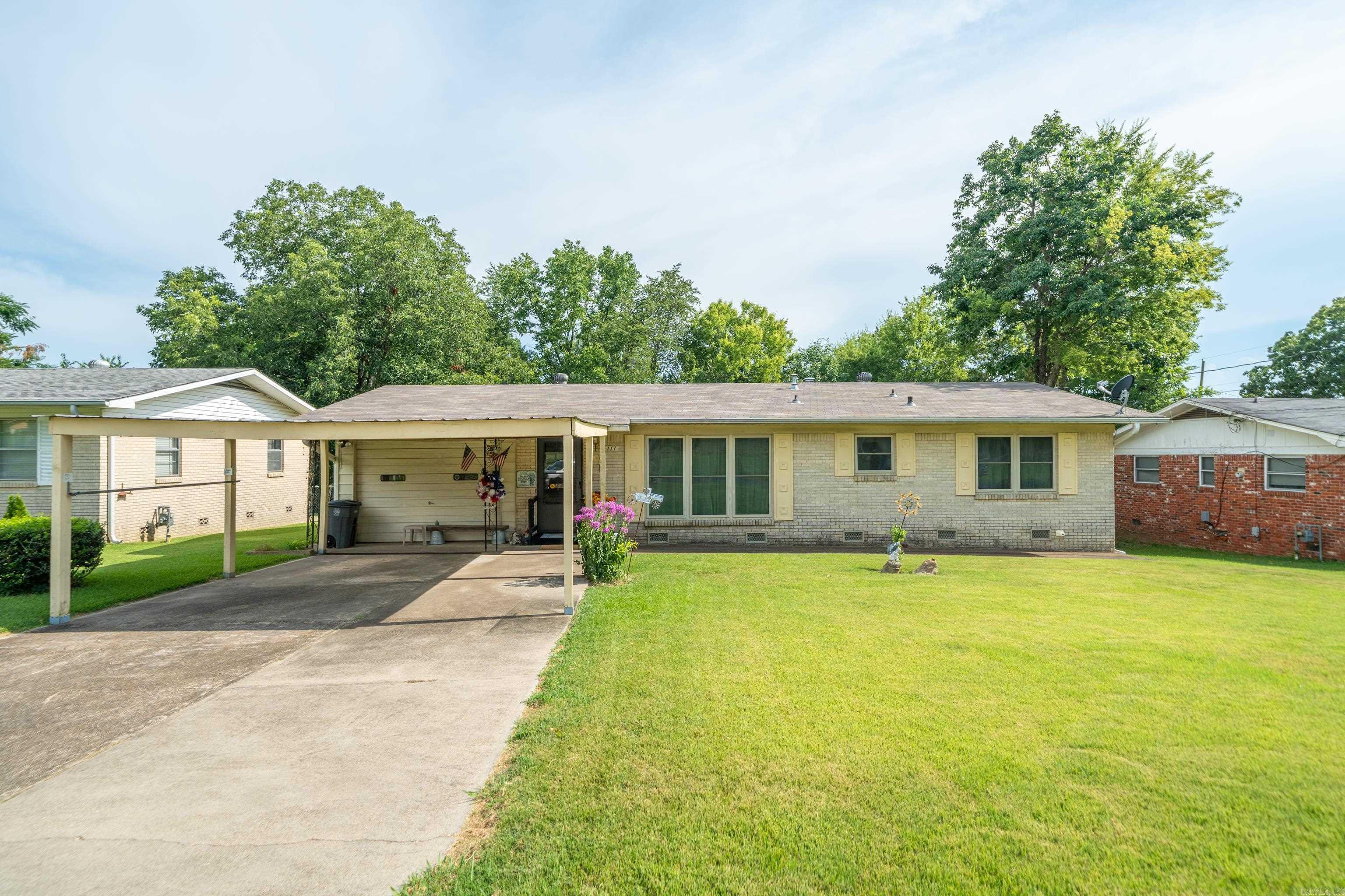 111 Dahlia St.  Hot Springs, AR