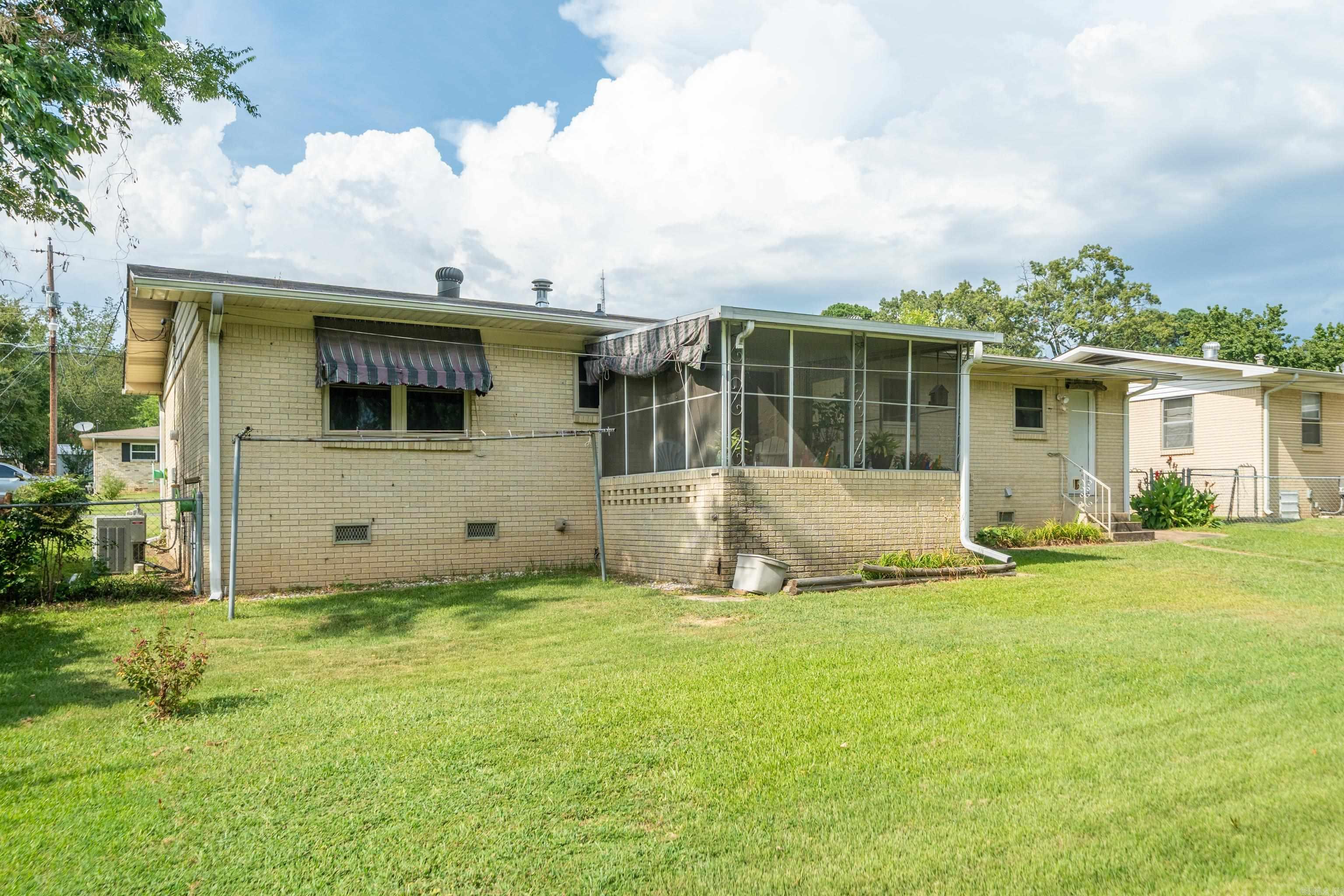 111 Dahlia St.  Hot Springs, AR