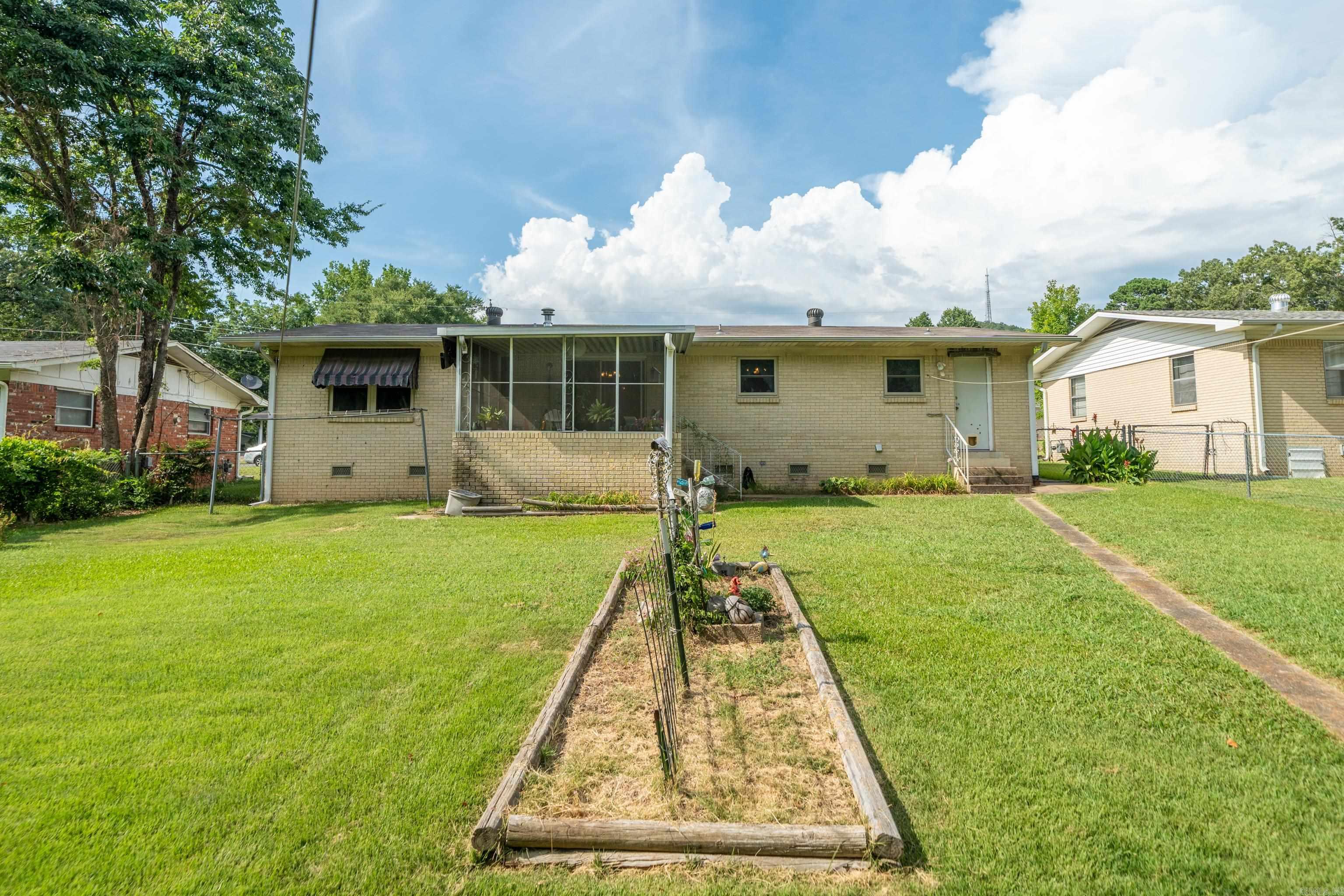 111 Dahlia St.  Hot Springs, AR