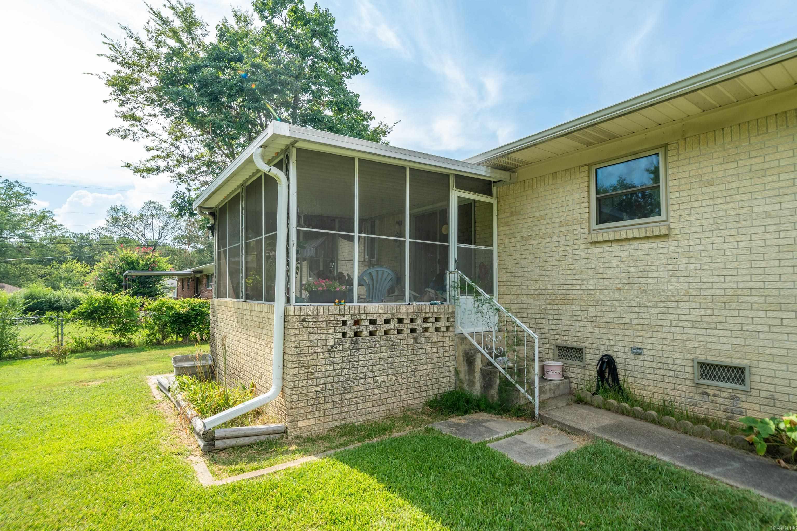 111 Dahlia St.  Hot Springs, AR