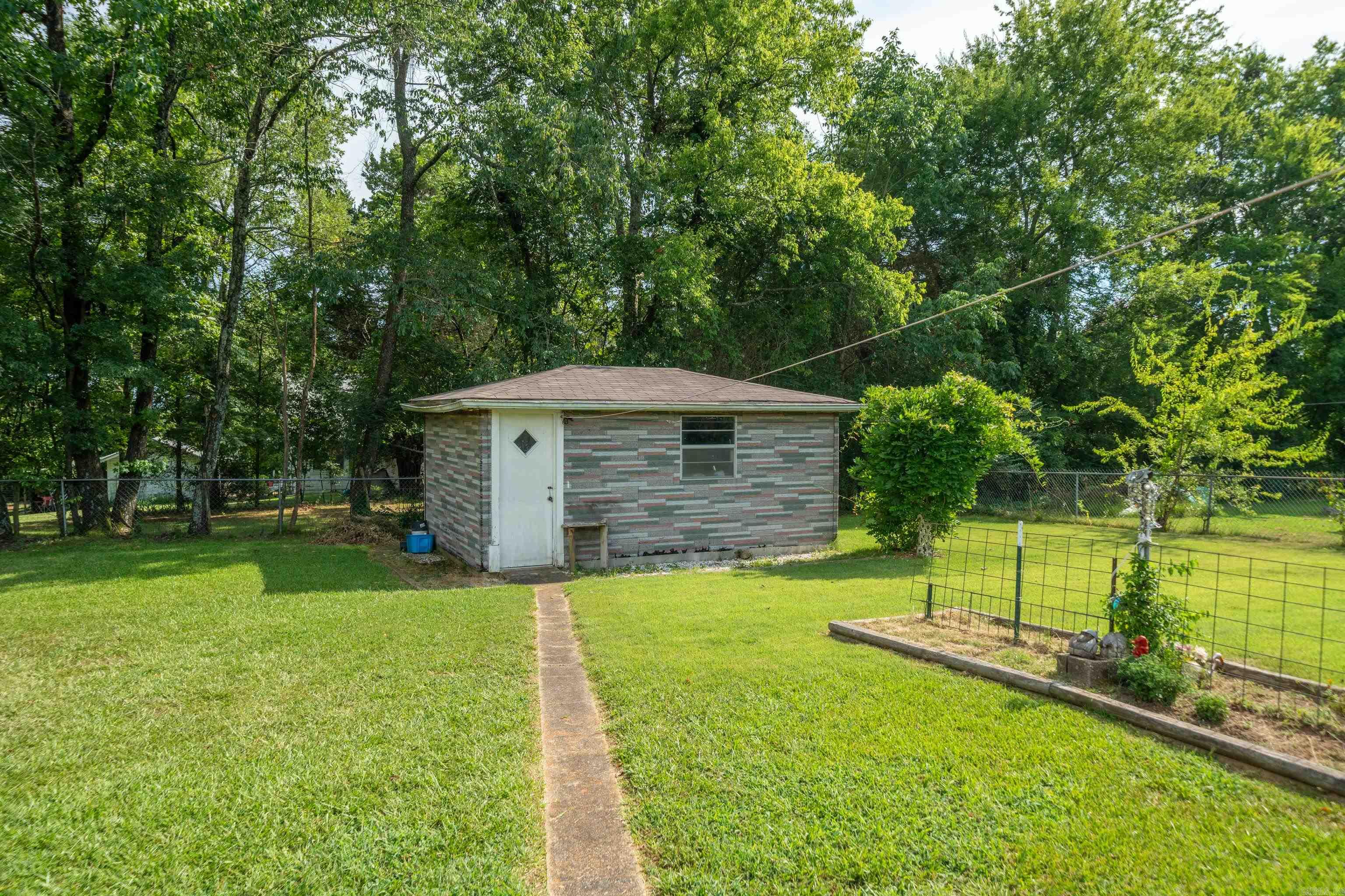 111 Dahlia St.  Hot Springs, AR