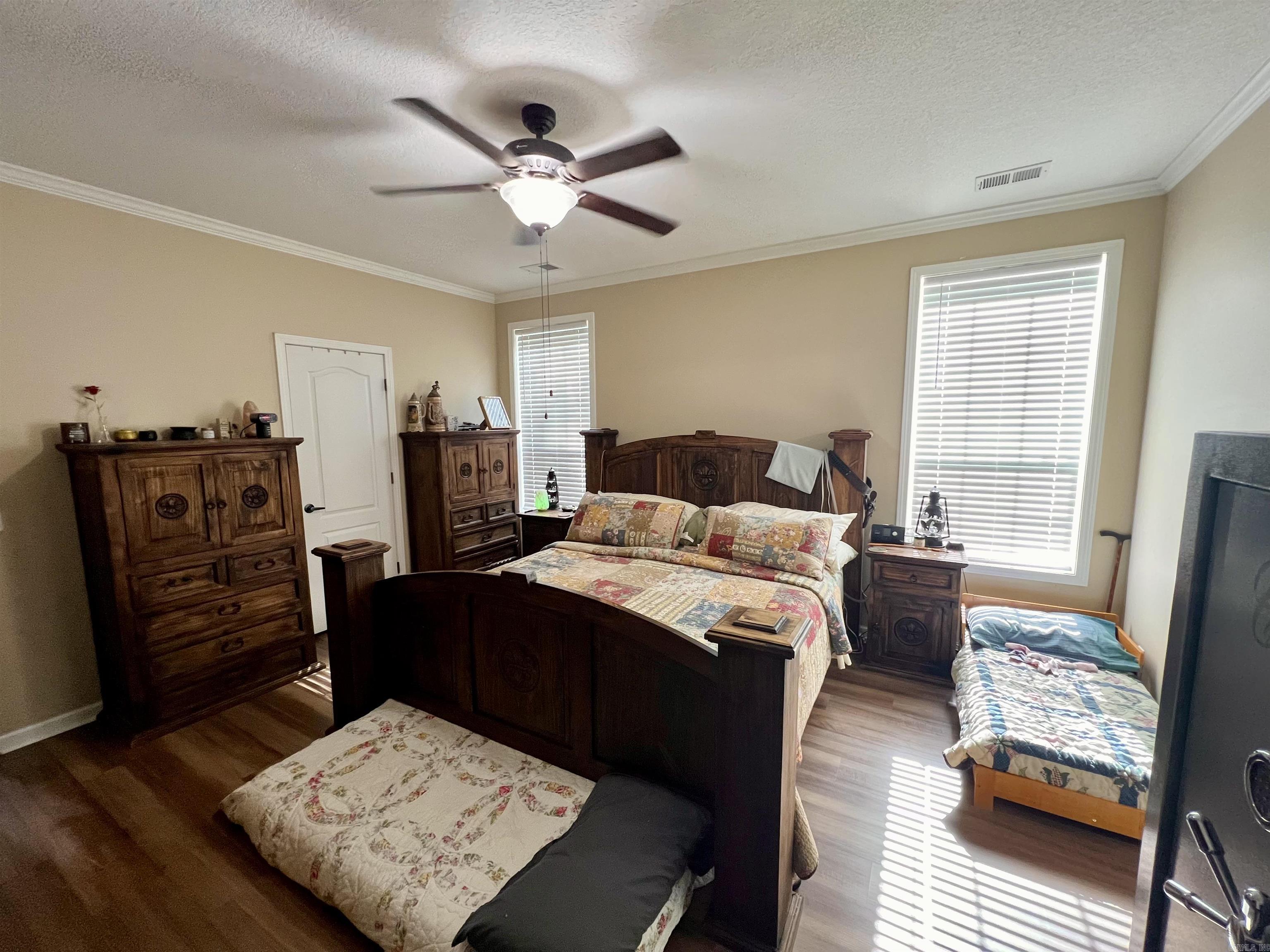 2172 Wiley's Cove Rd.  Leslie, AR