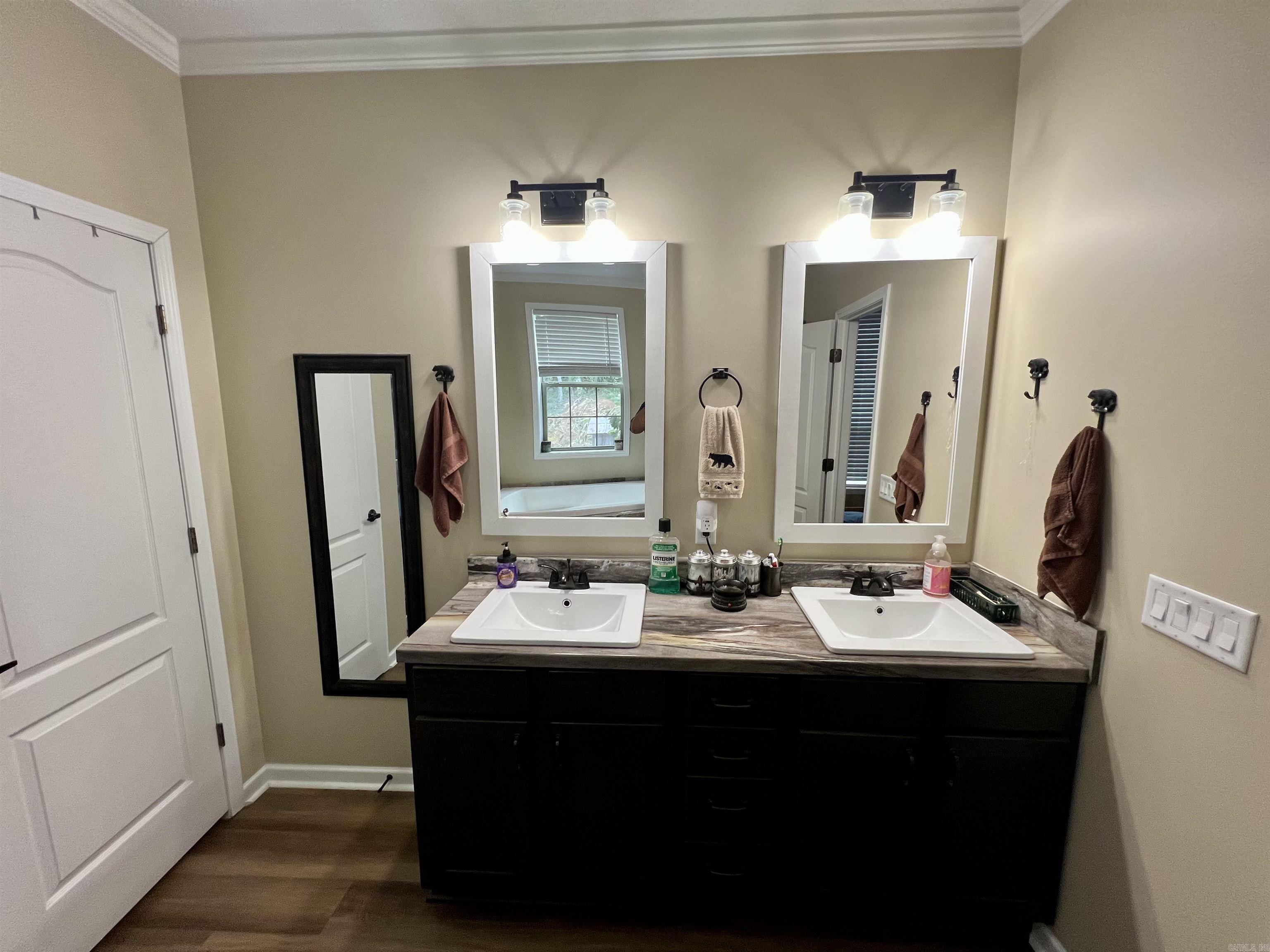 2172 Wiley's Cove Rd.  Leslie, AR