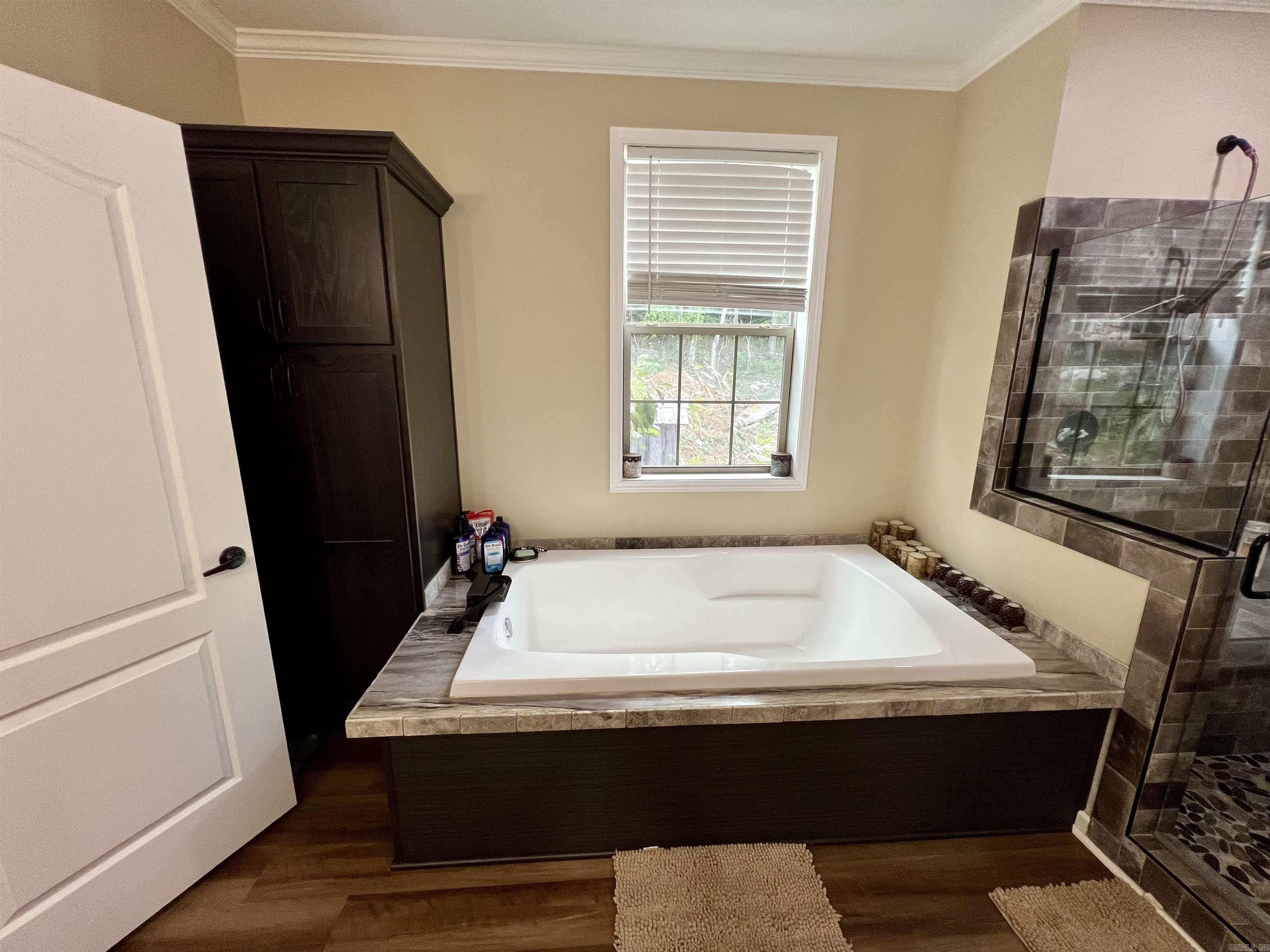 2172 Wiley's Cove Rd.  Leslie, AR