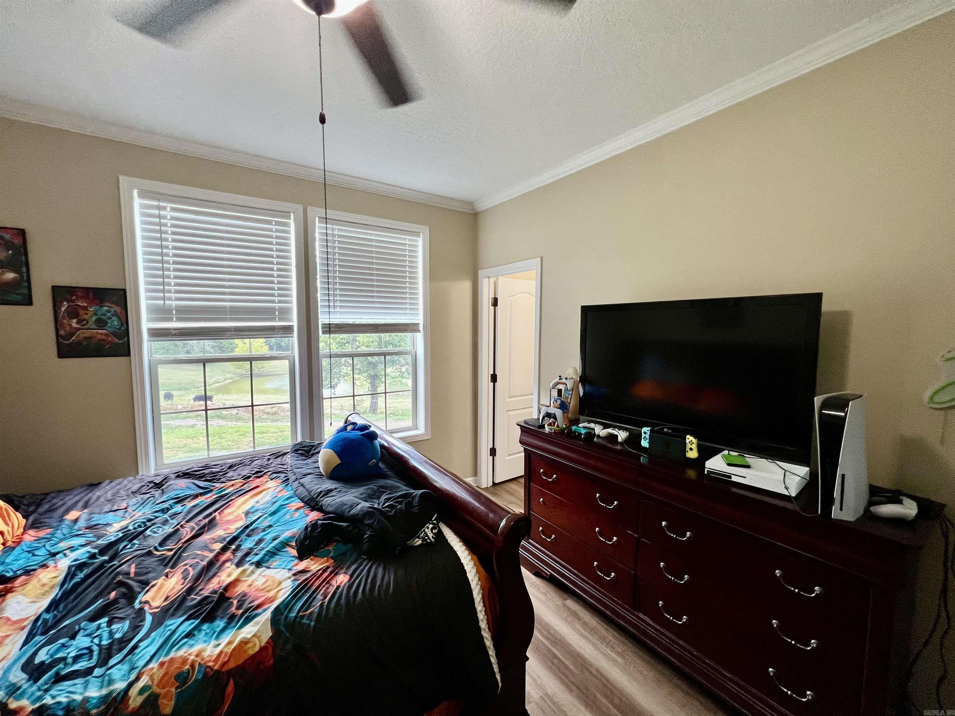 2172 Wiley's Cove Rd.  Leslie, AR