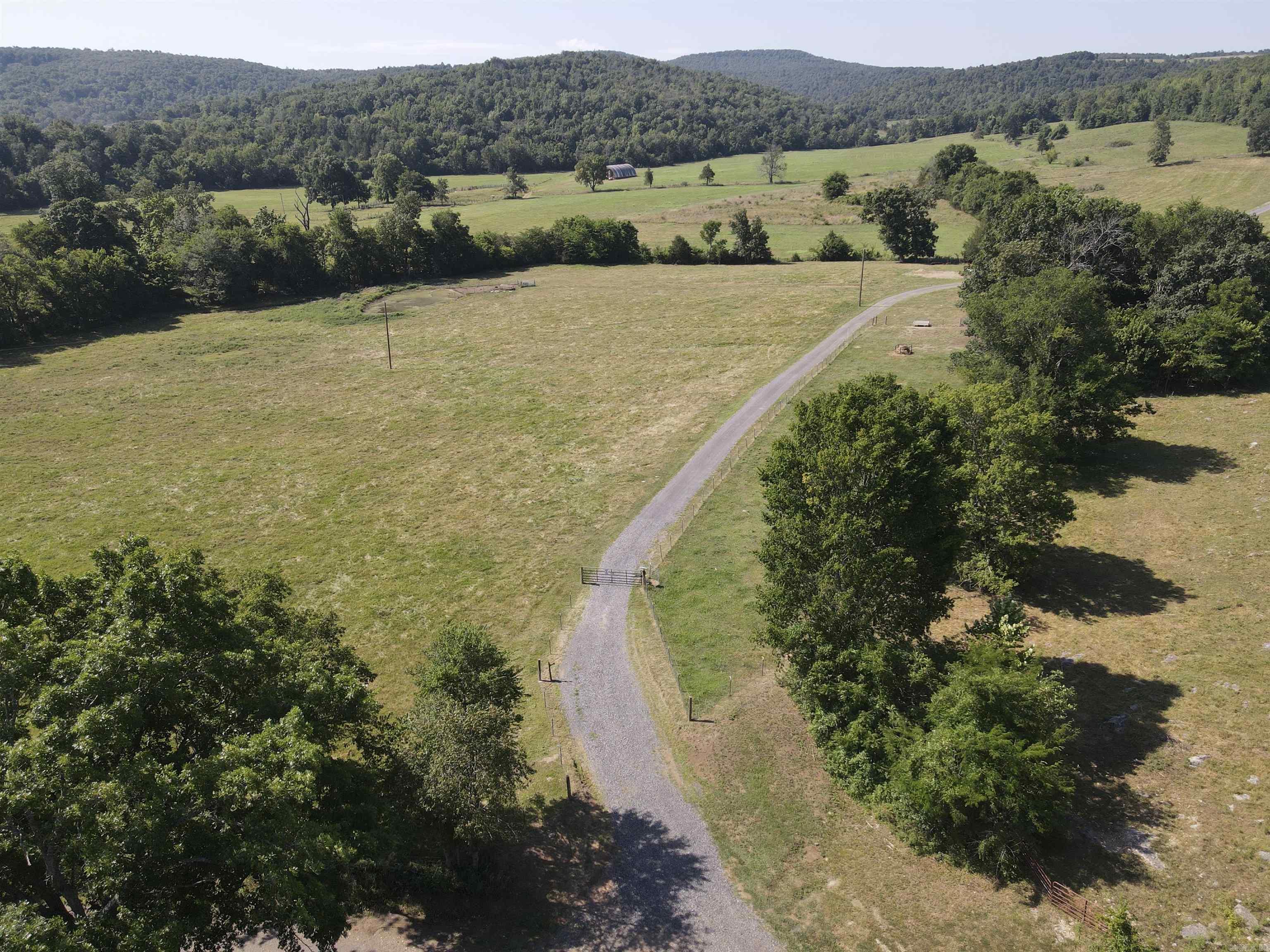 2172 Wiley's Cove Rd.  Leslie, AR