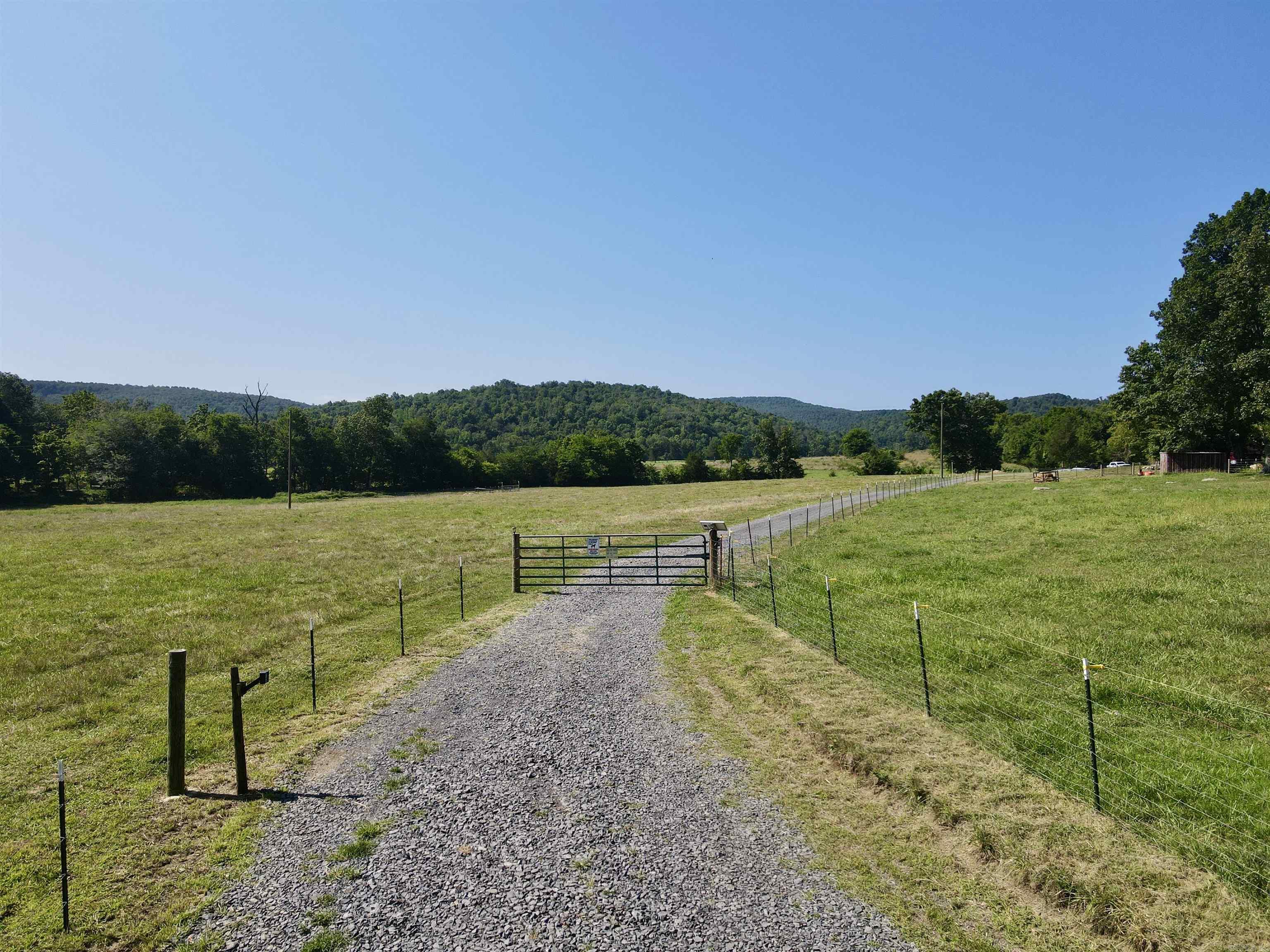 2172 Wiley's Cove Rd.  Leslie, AR