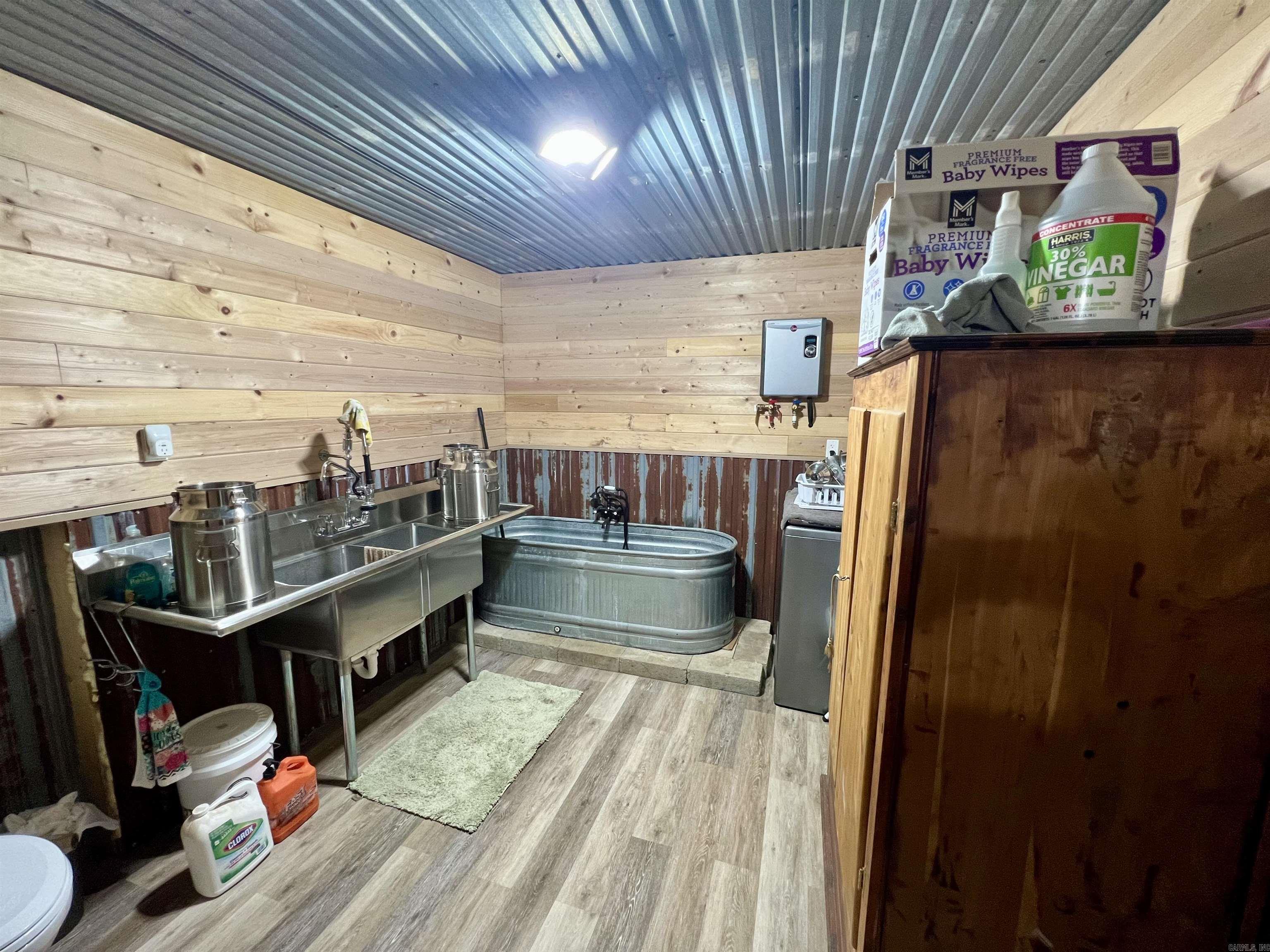 2172 Wiley's Cove Rd.  Leslie, AR
