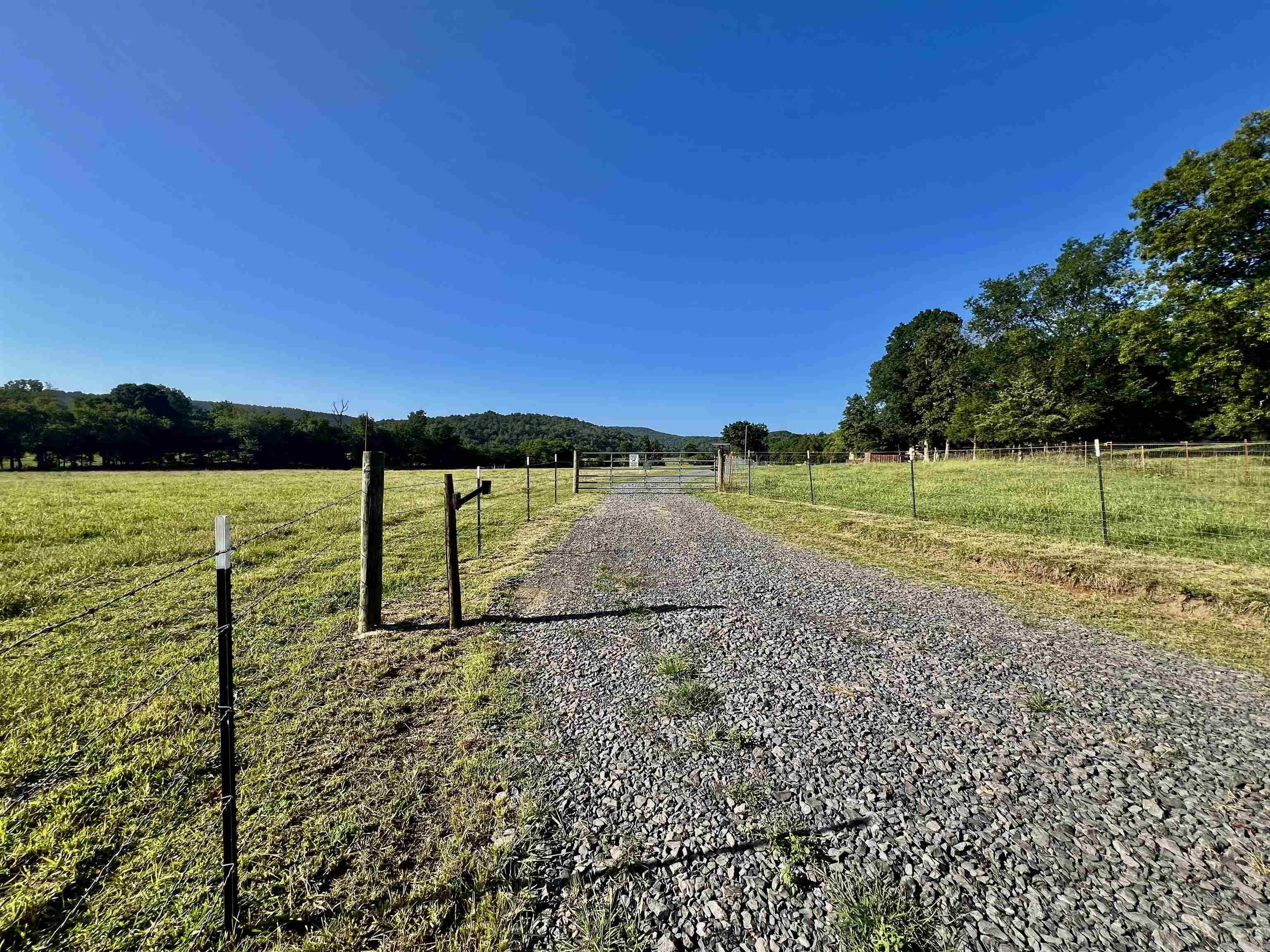 2172 Wiley's Cove Rd.  Leslie, AR