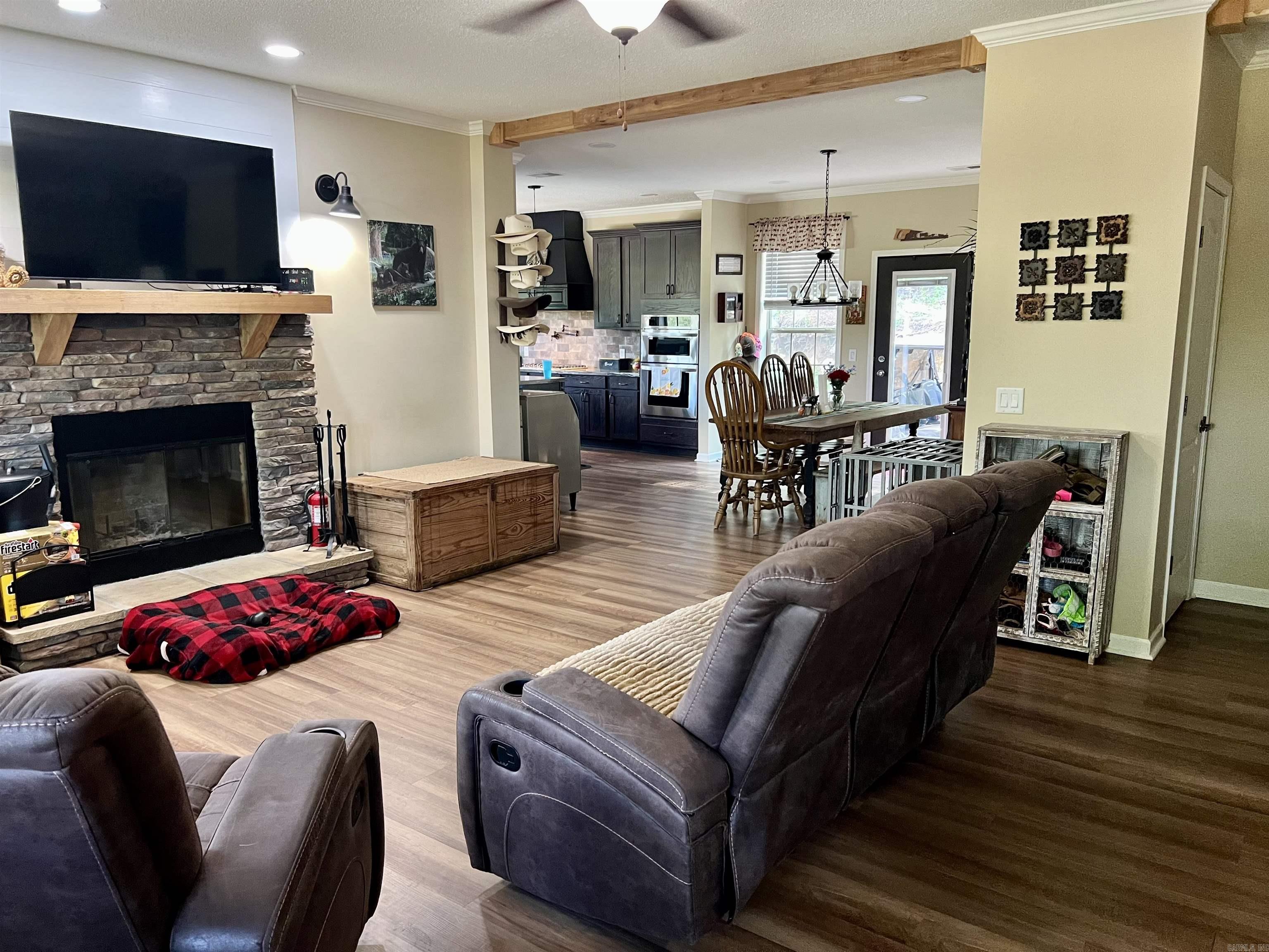 2172 Wiley's Cove Rd.  Leslie, AR
