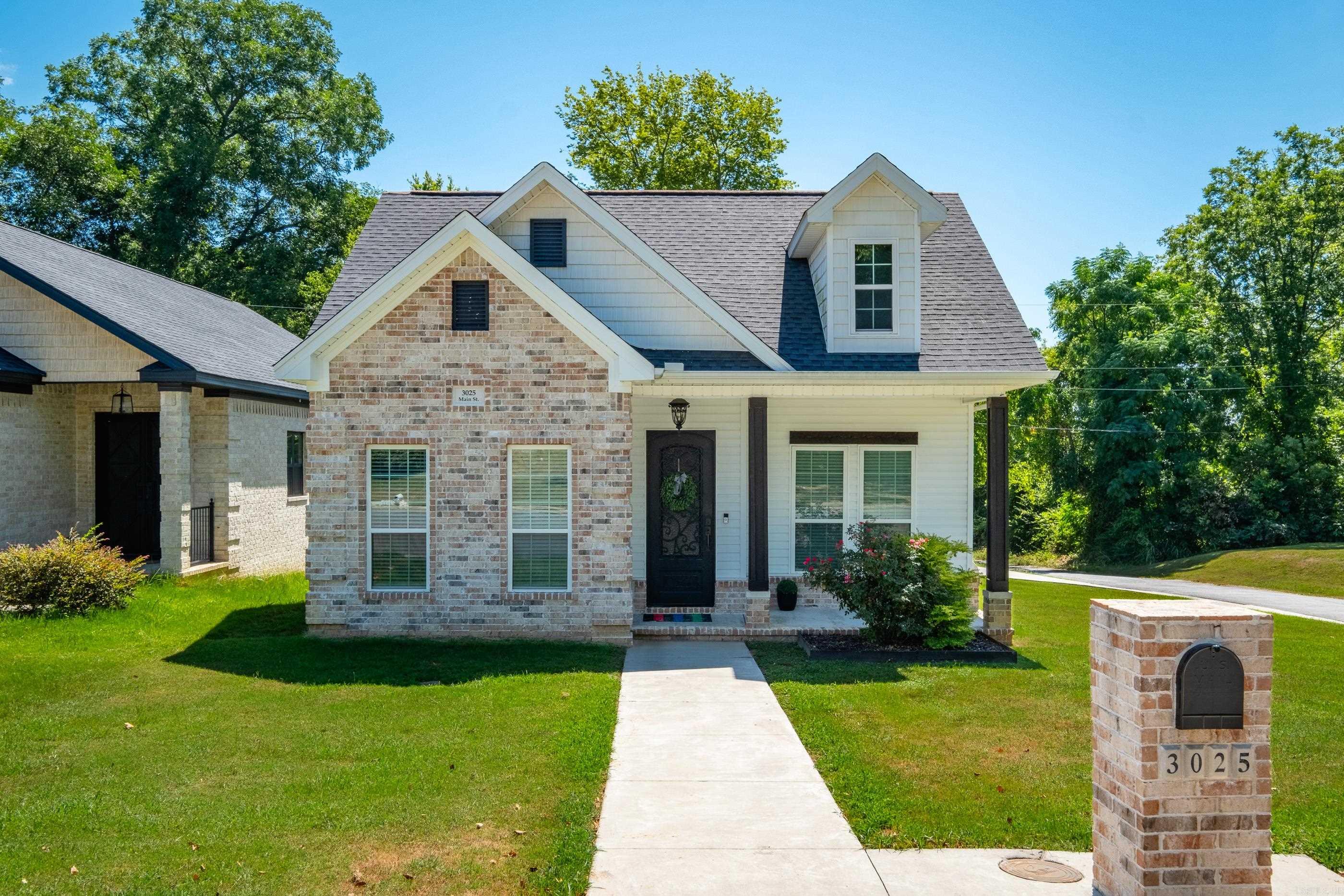 3025 Main Street