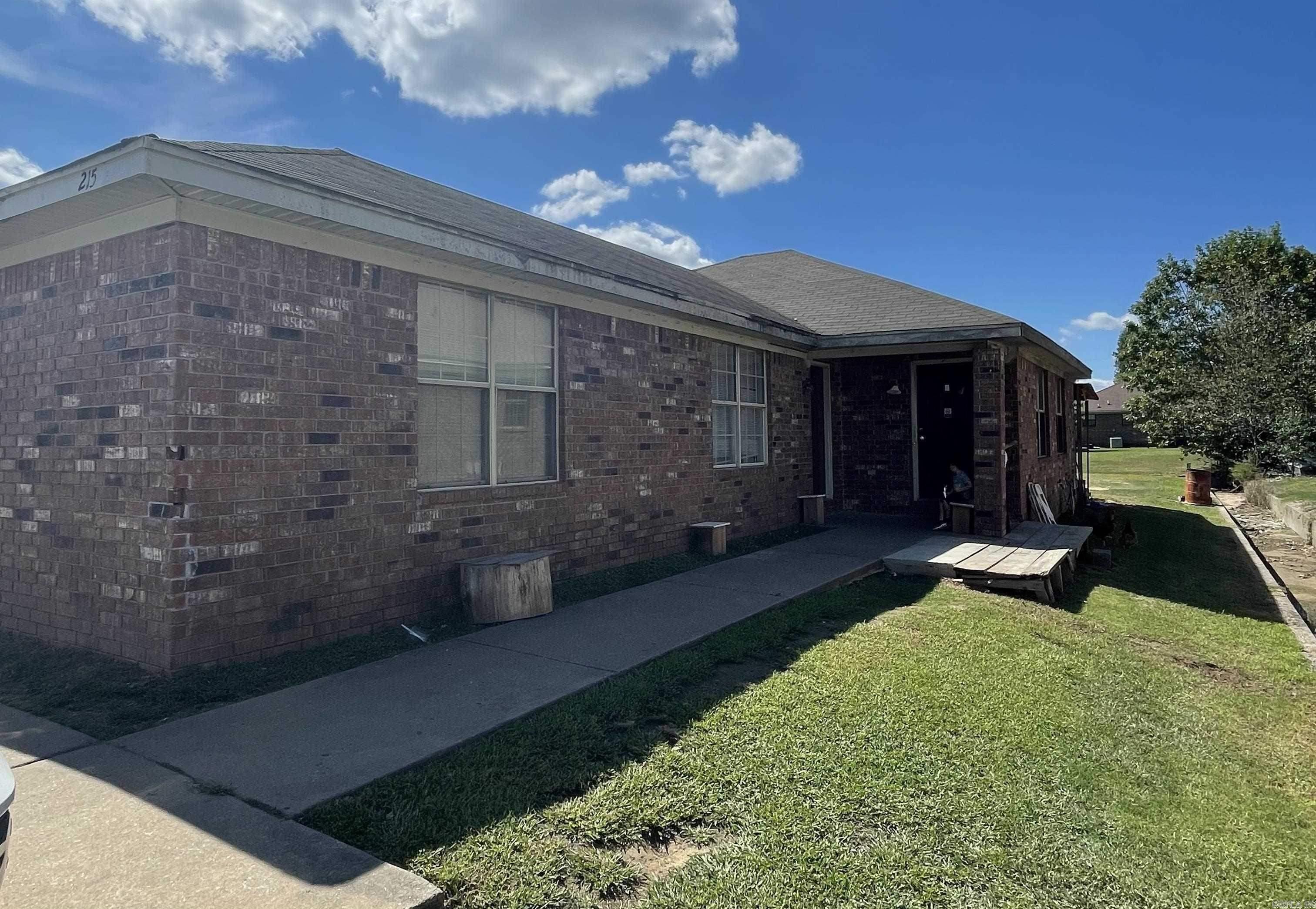 215 S Ash Street Conway, AR 72034