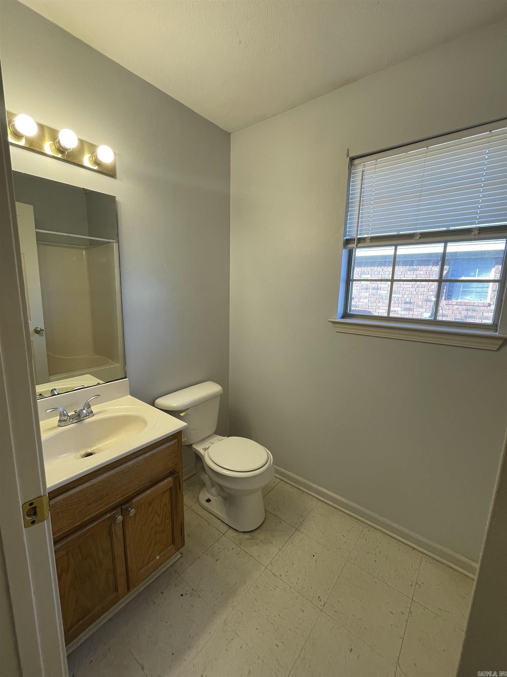 215 S Ash Street Conway, AR 72034