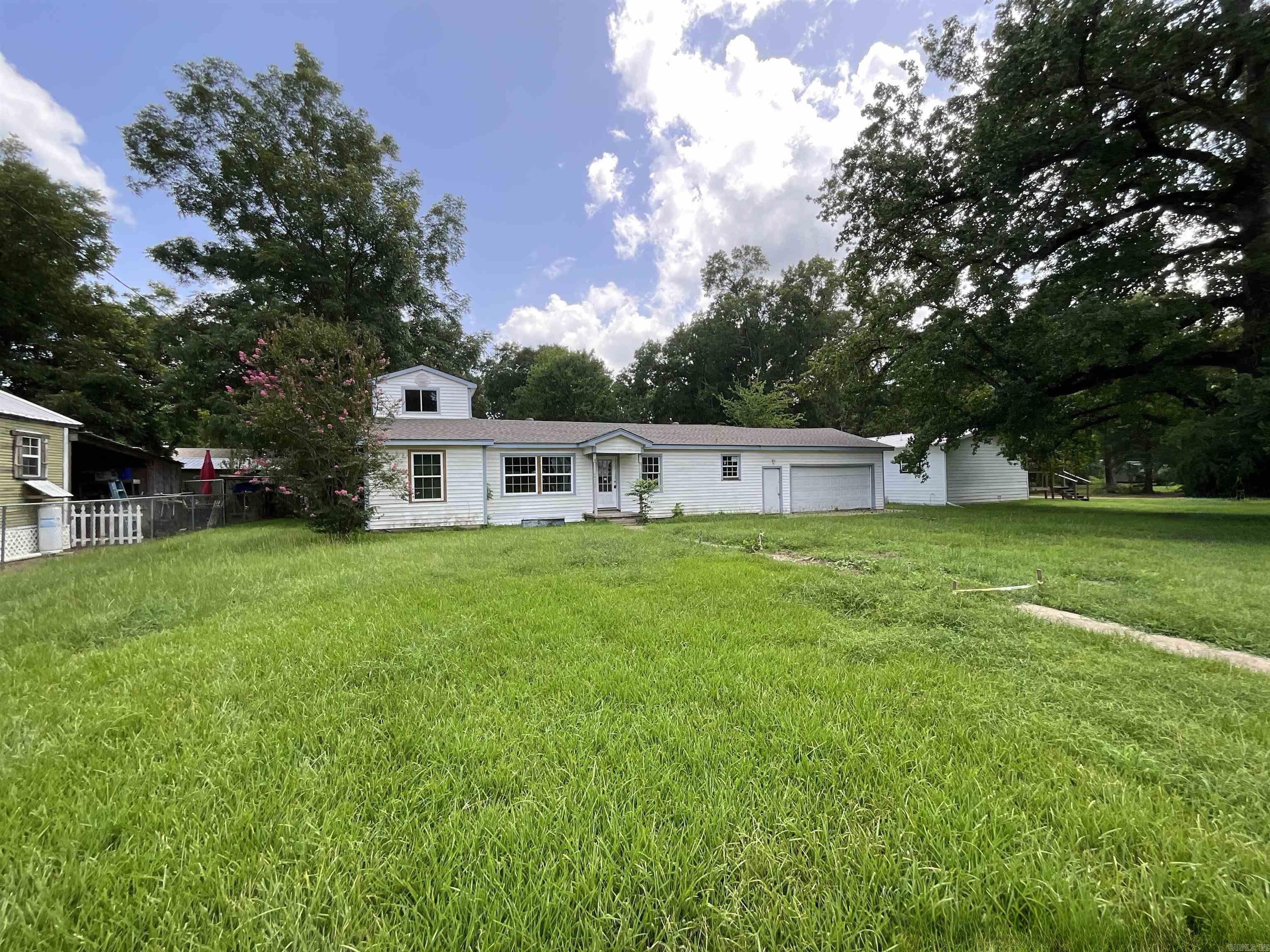 308 E Douglas