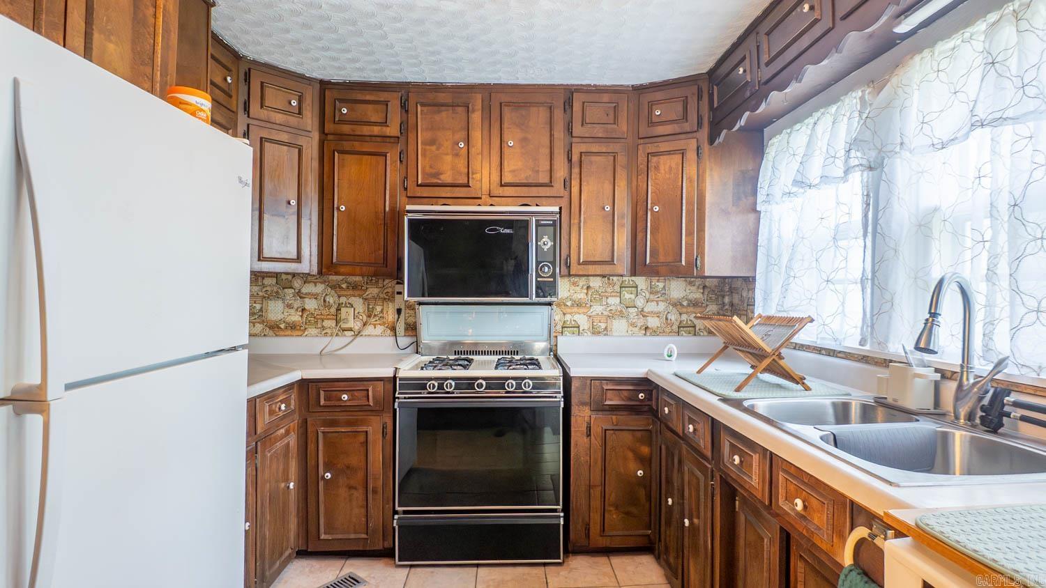855 Archer Street  Mammoth Spring, AR
