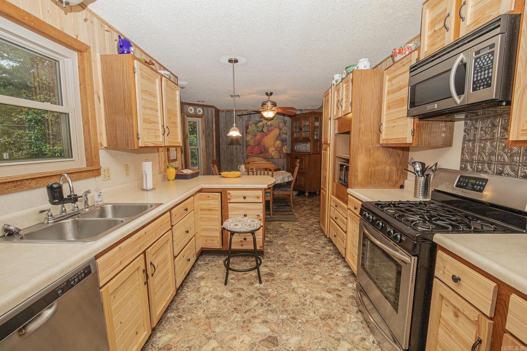 379 Grant County Rd 167077 Sheridan, AR 72150