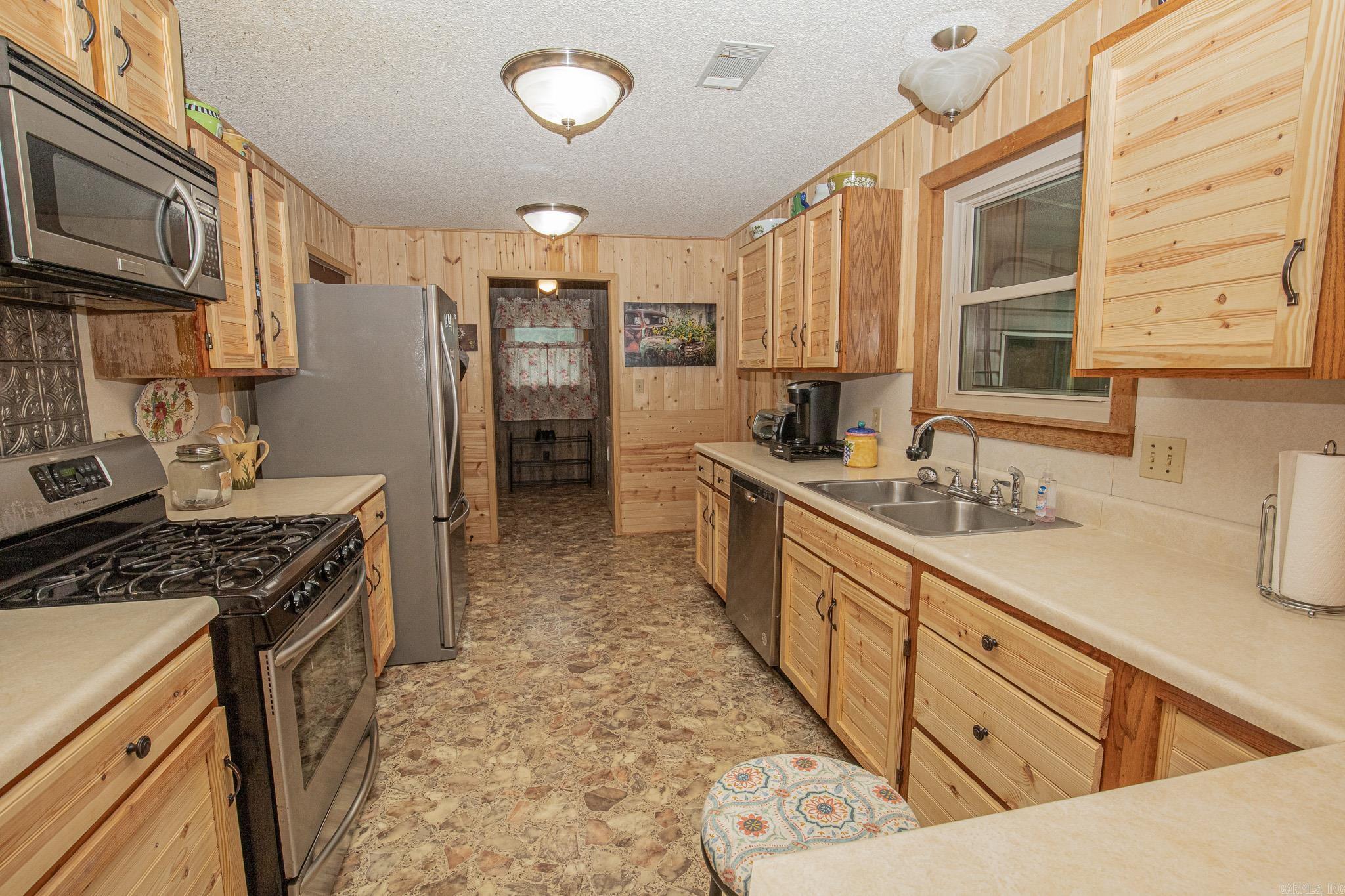 379 Grant County Rd 167077 Sheridan, AR 72150