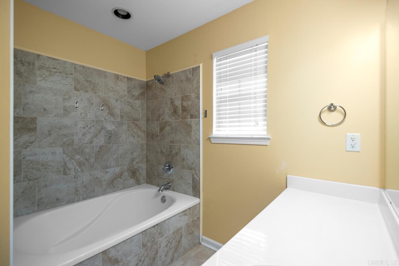 1419 River Point Court Benton, AR 72105