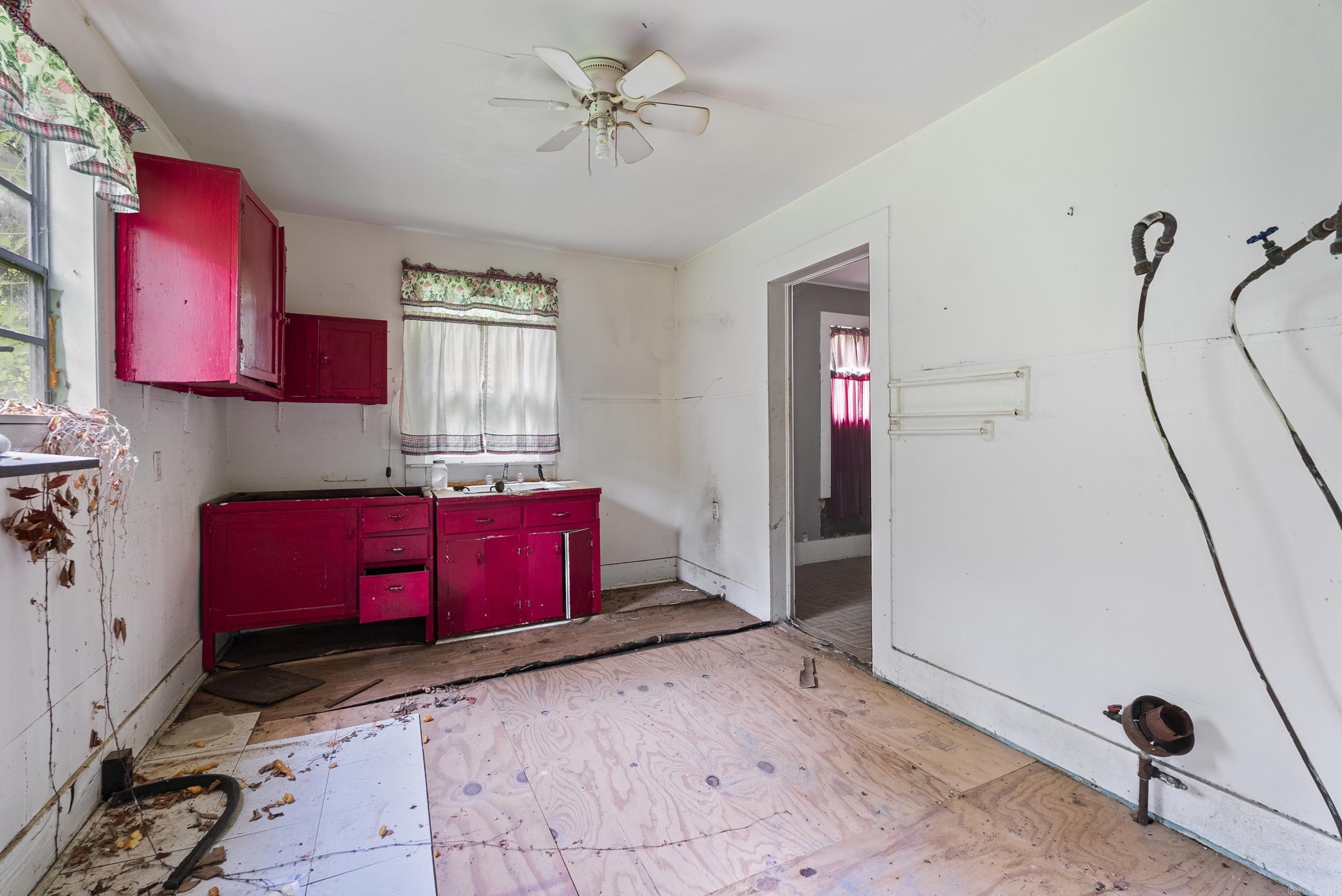 548 Highway 294  Lonoke, AR