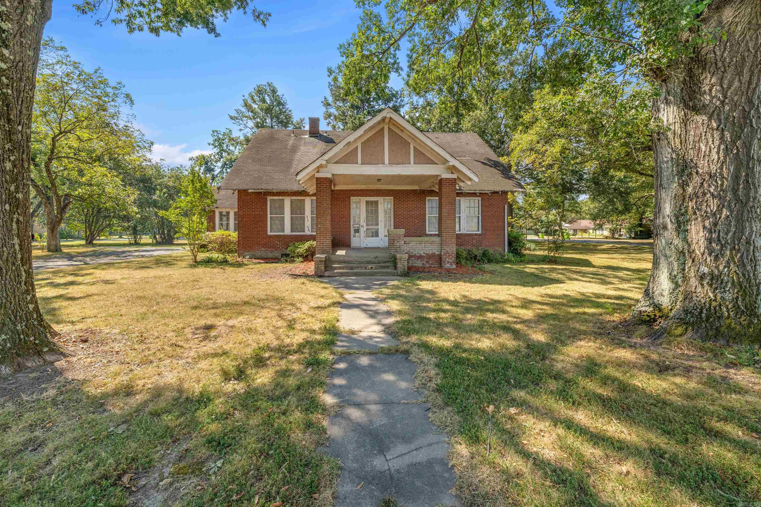 615 W Front  Lonoke, AR