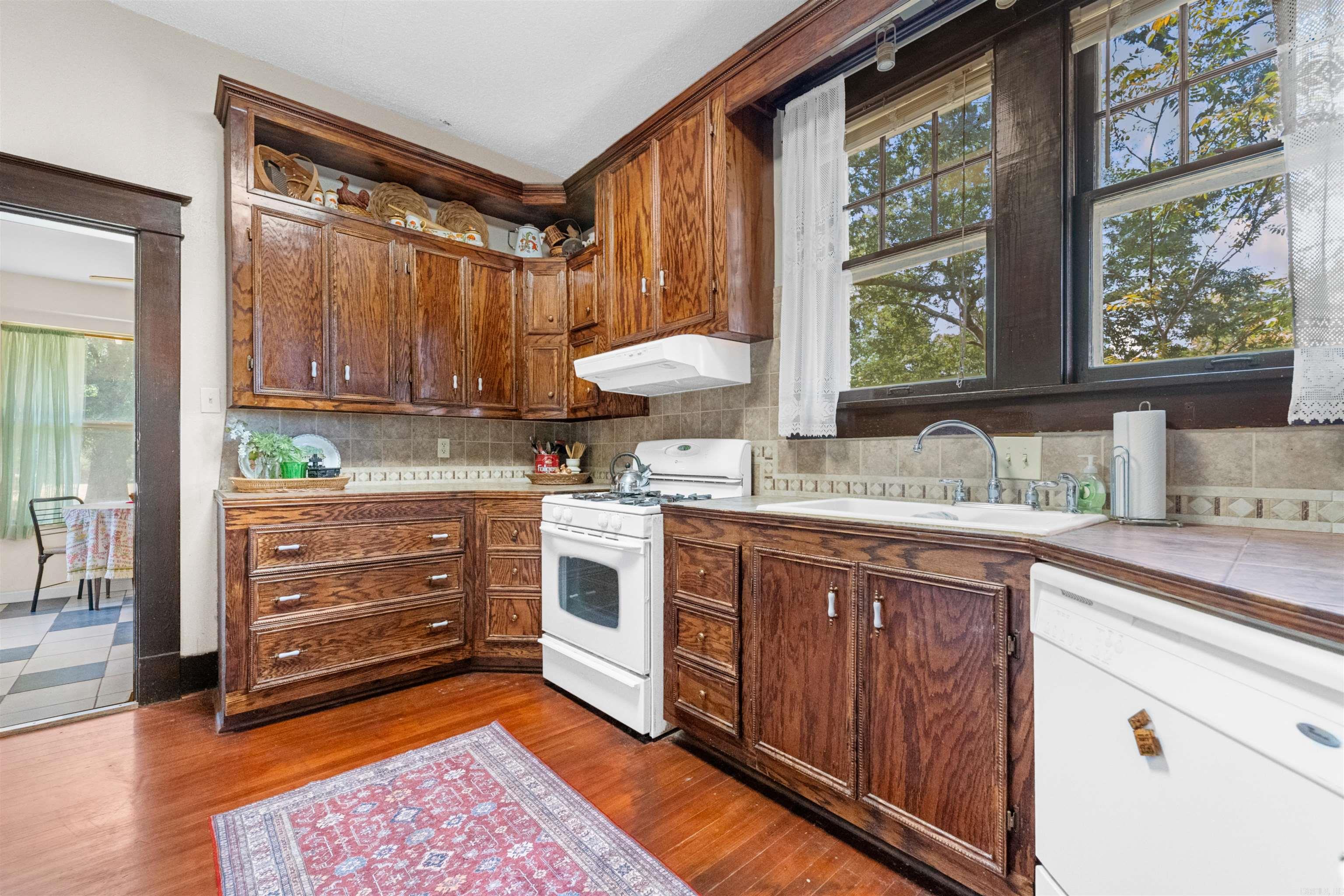 615 W Front  Lonoke, AR