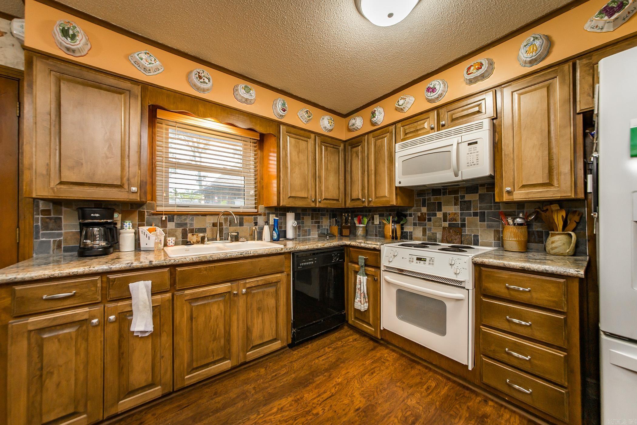 32 Daniel Drive Sherwood, AR 72120
