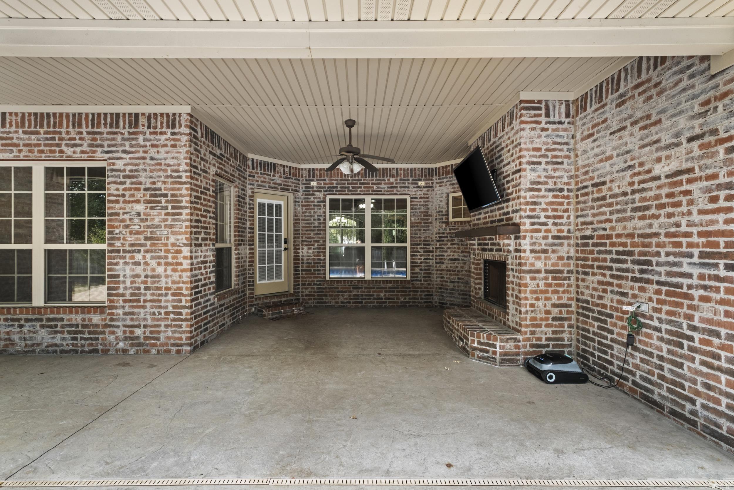 2 Cypress Valley Cv  Maumelle, AR