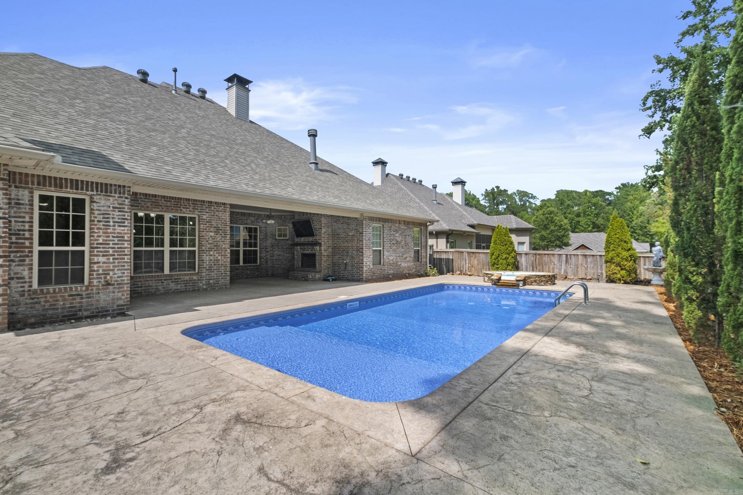 2 Cypress Valley Cv  Maumelle, AR