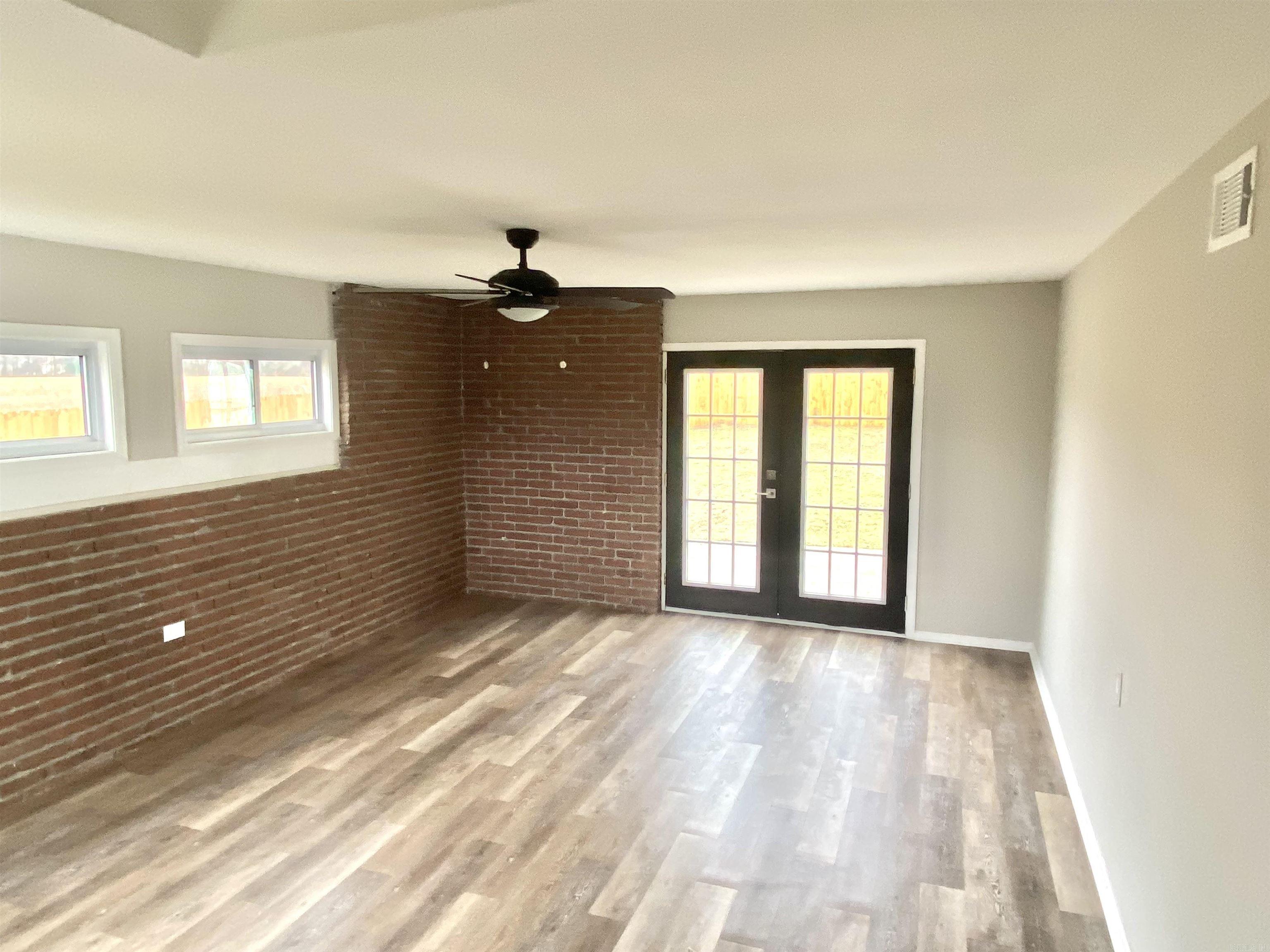 22 Quillen Avenue North Little Rock, AR 72117