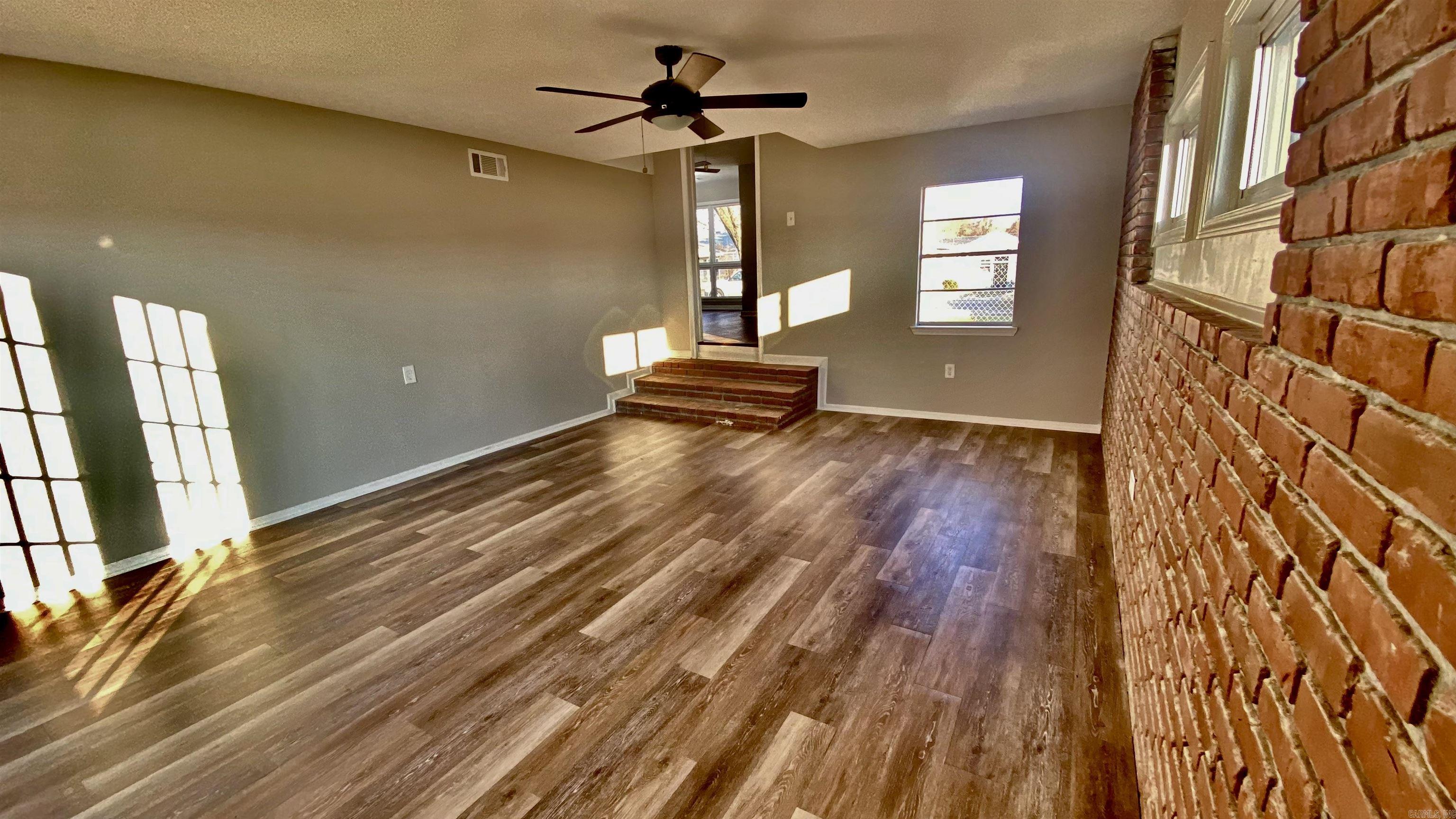 22 Quillen Avenue North Little Rock, AR 72117