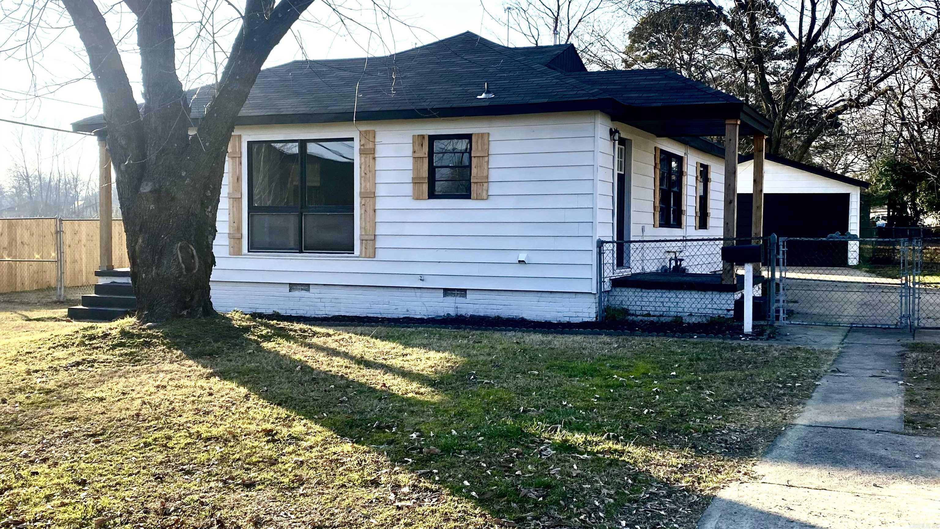 22 Quillen Avenue North Little Rock, AR 72117