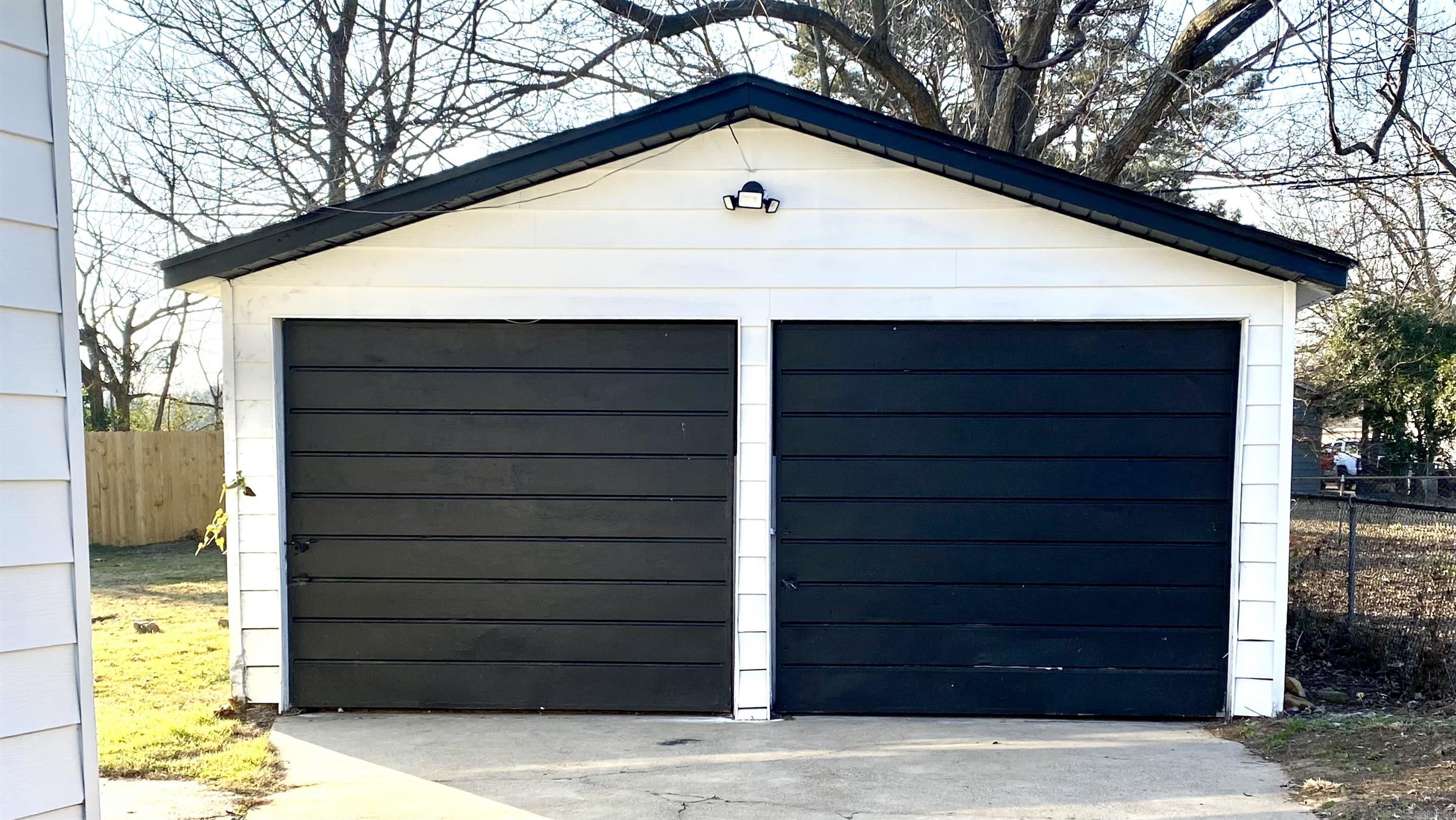 22 Quillen Avenue North Little Rock, AR 72117