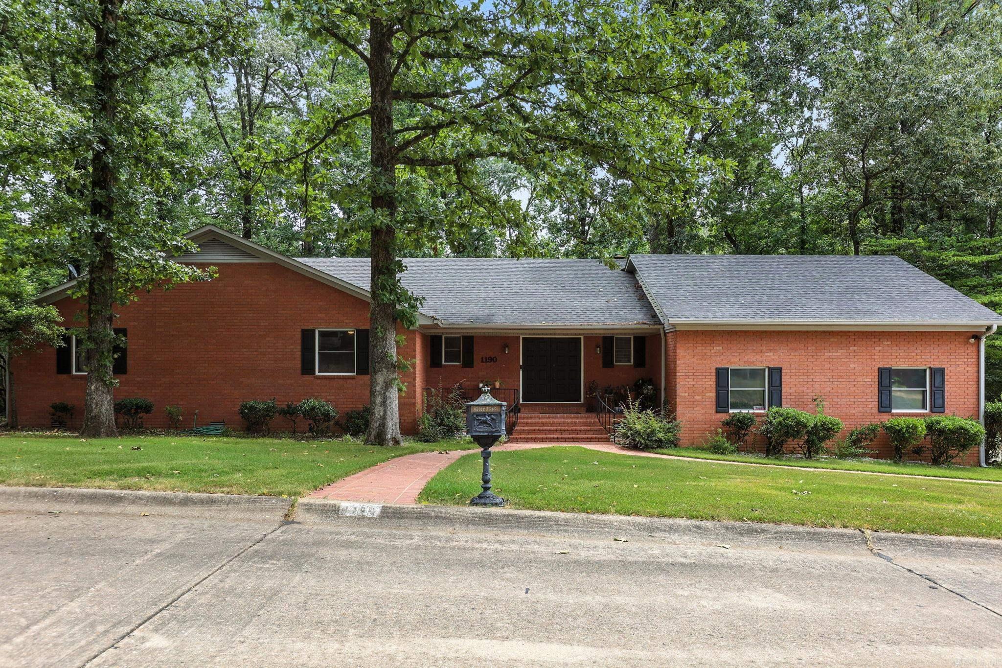 1190 Cambridge Circle