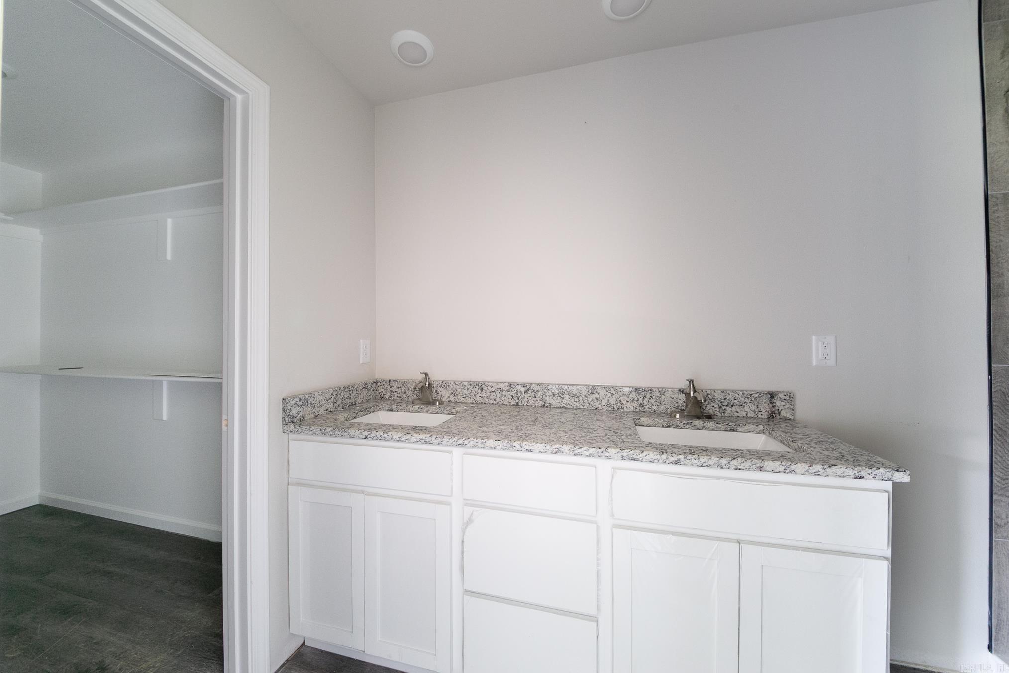 111 LLOYD HENDERSON  Beebe, AR