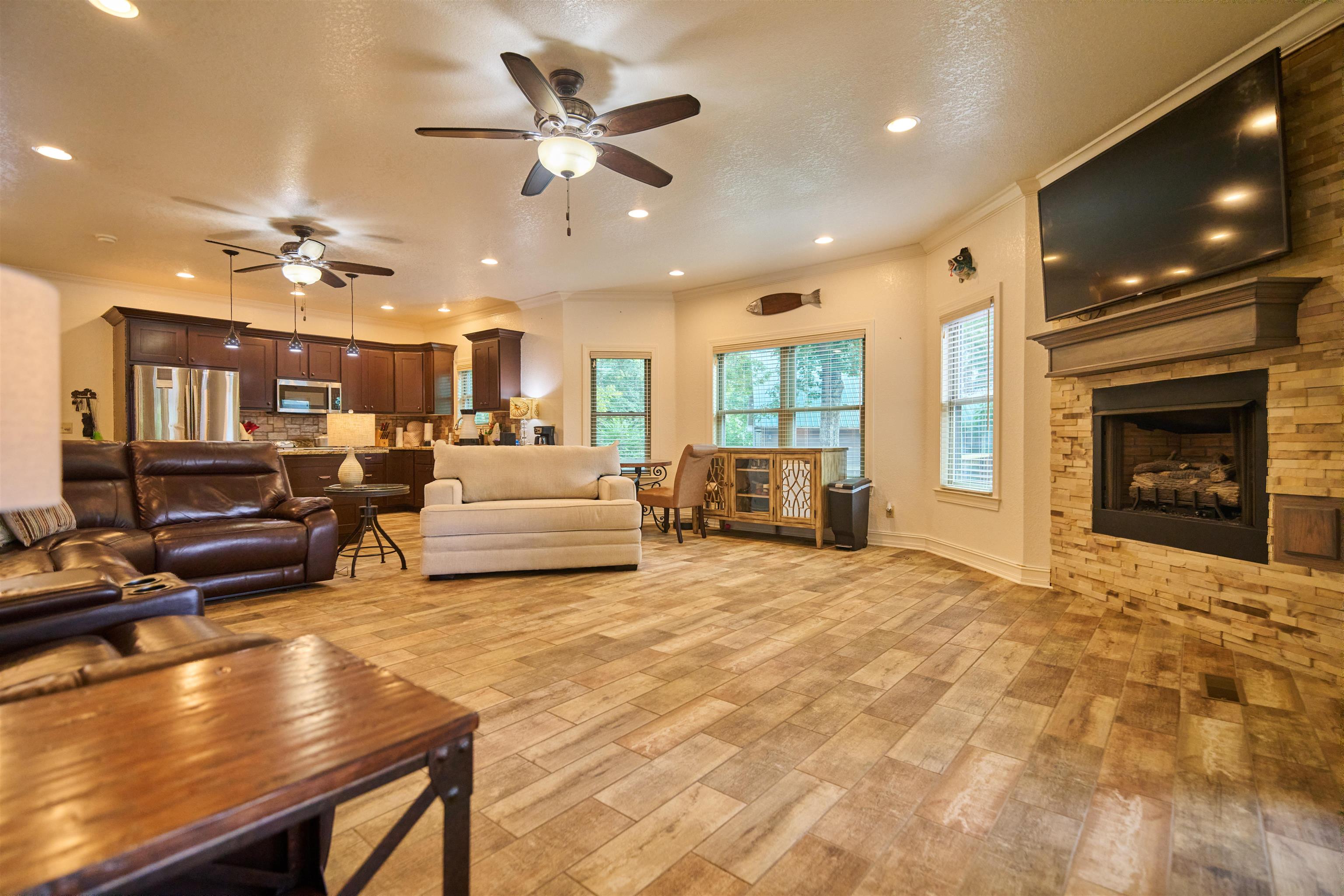 509 B Woodland Hills Rd  Hardy, AR