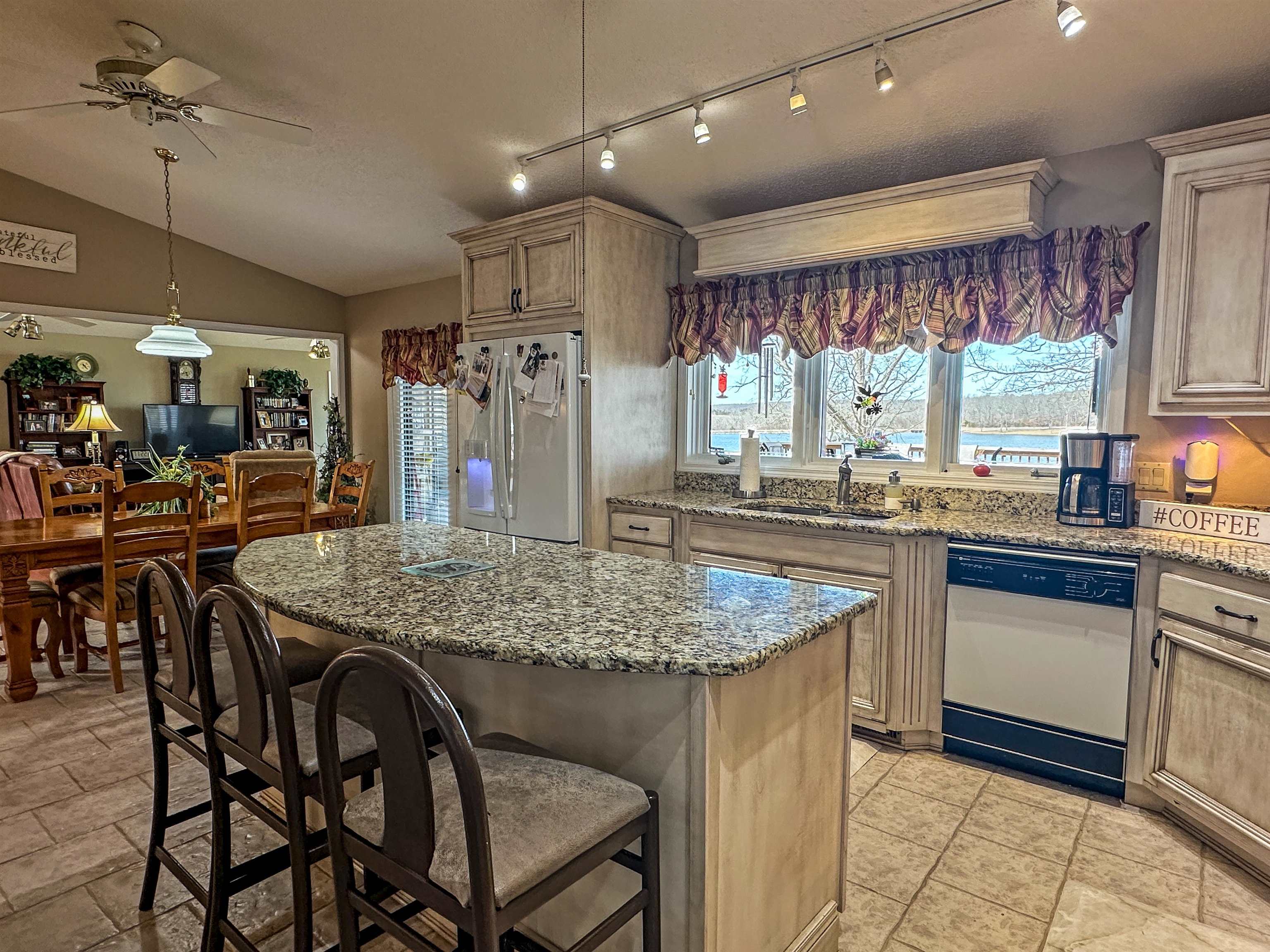 606 S Shore  Horseshoe Bend, AR
