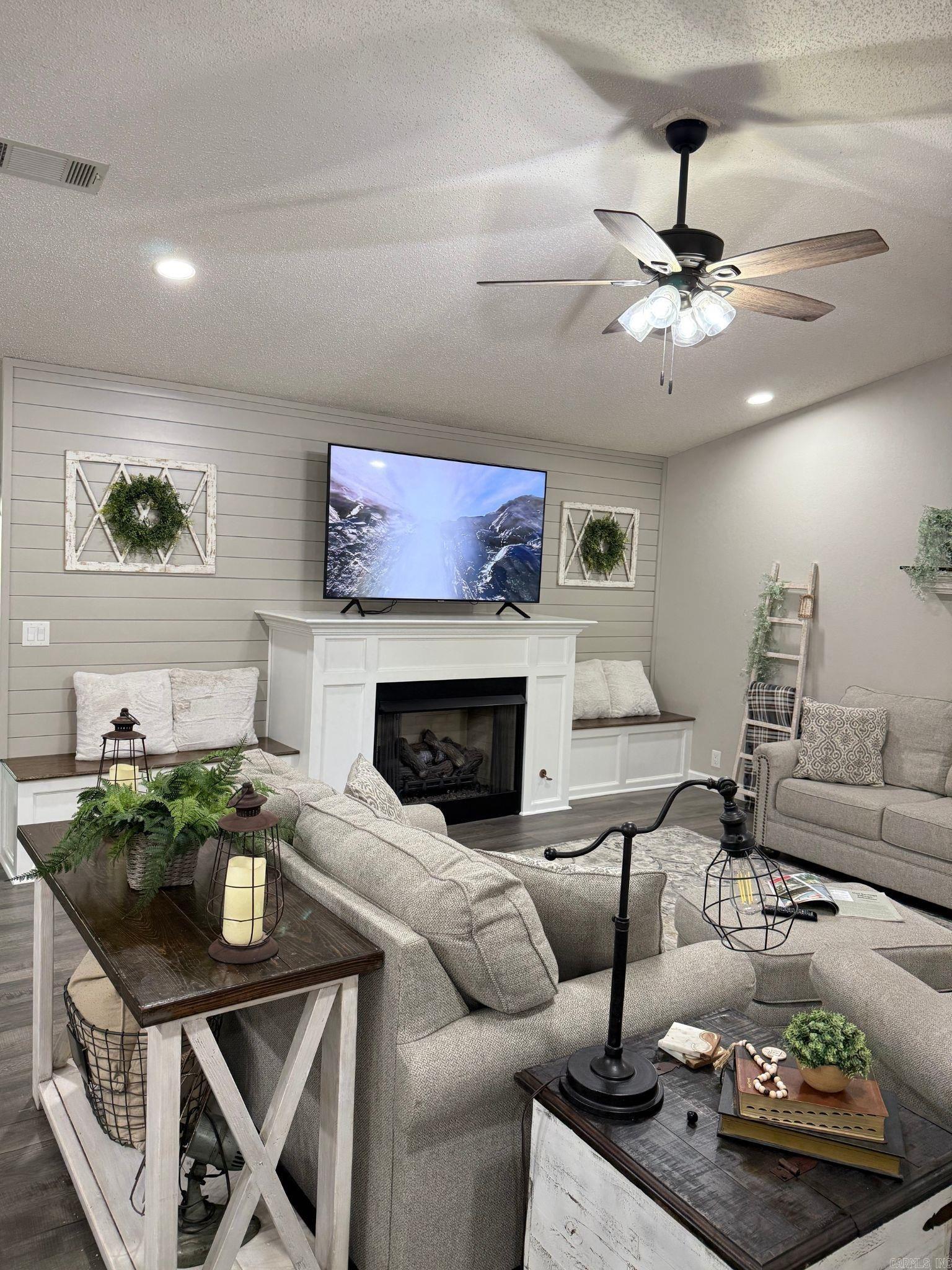 4 Huesca  Hot Springs Village, AR