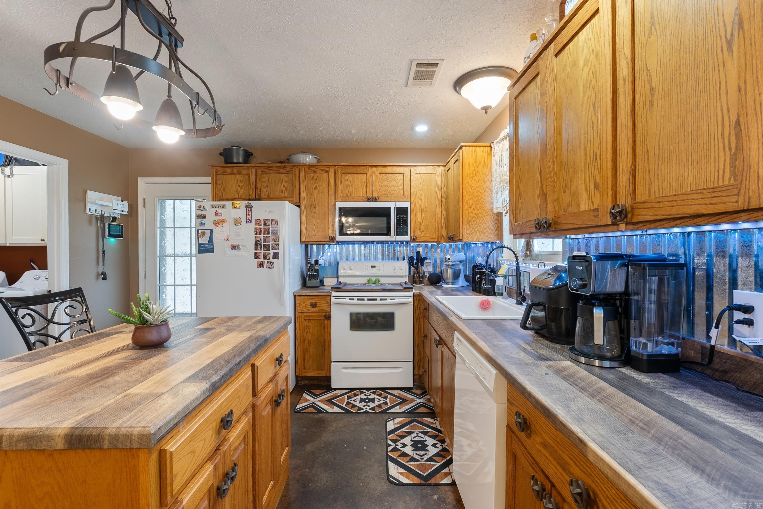 7 Bellwood  Enola, AR