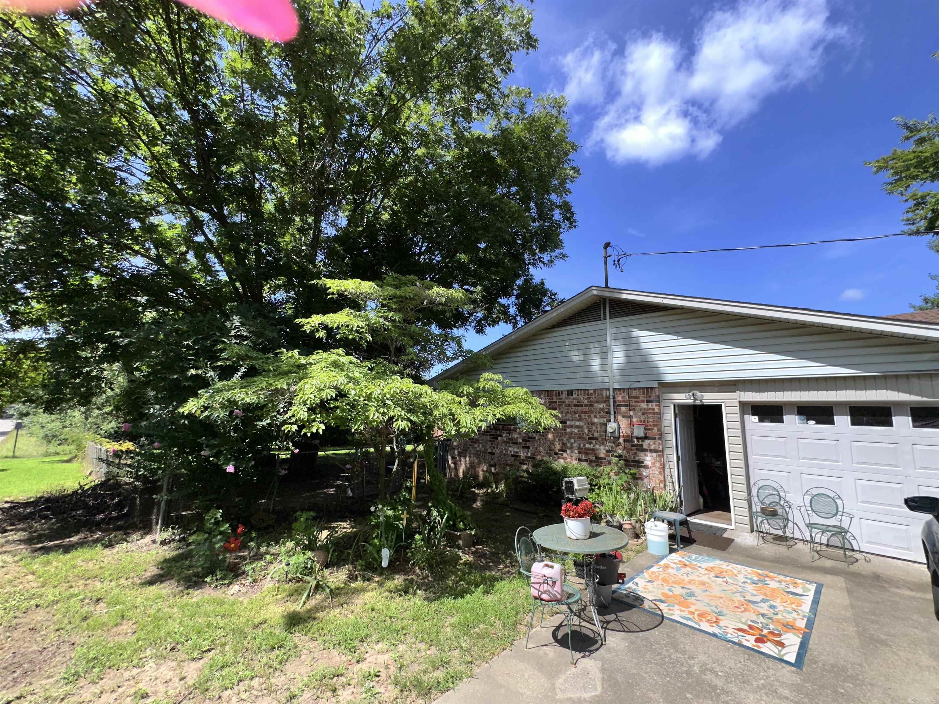 2605 W Commercial  Ozark, AR