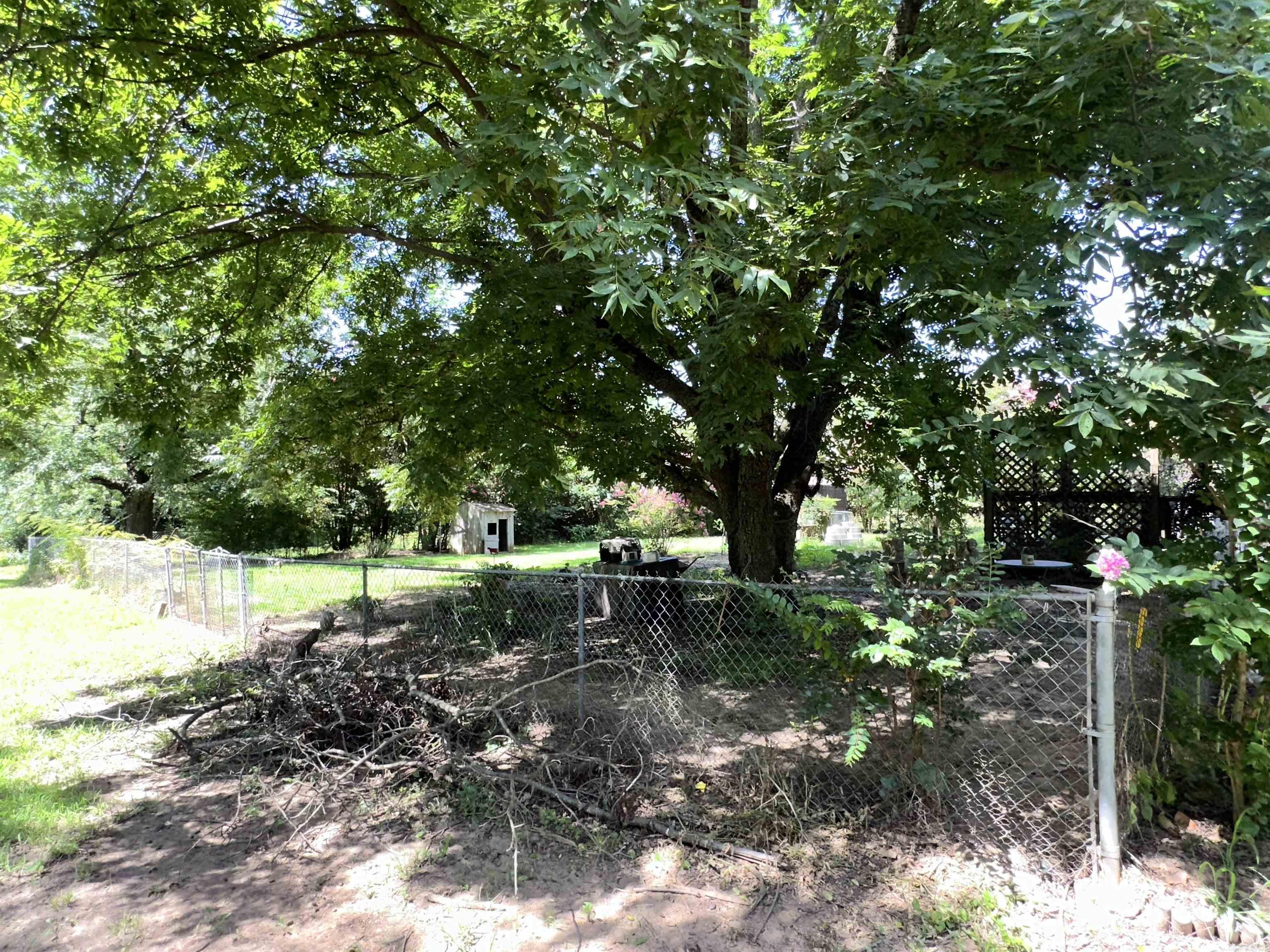 2605 W Commercial  Ozark, AR