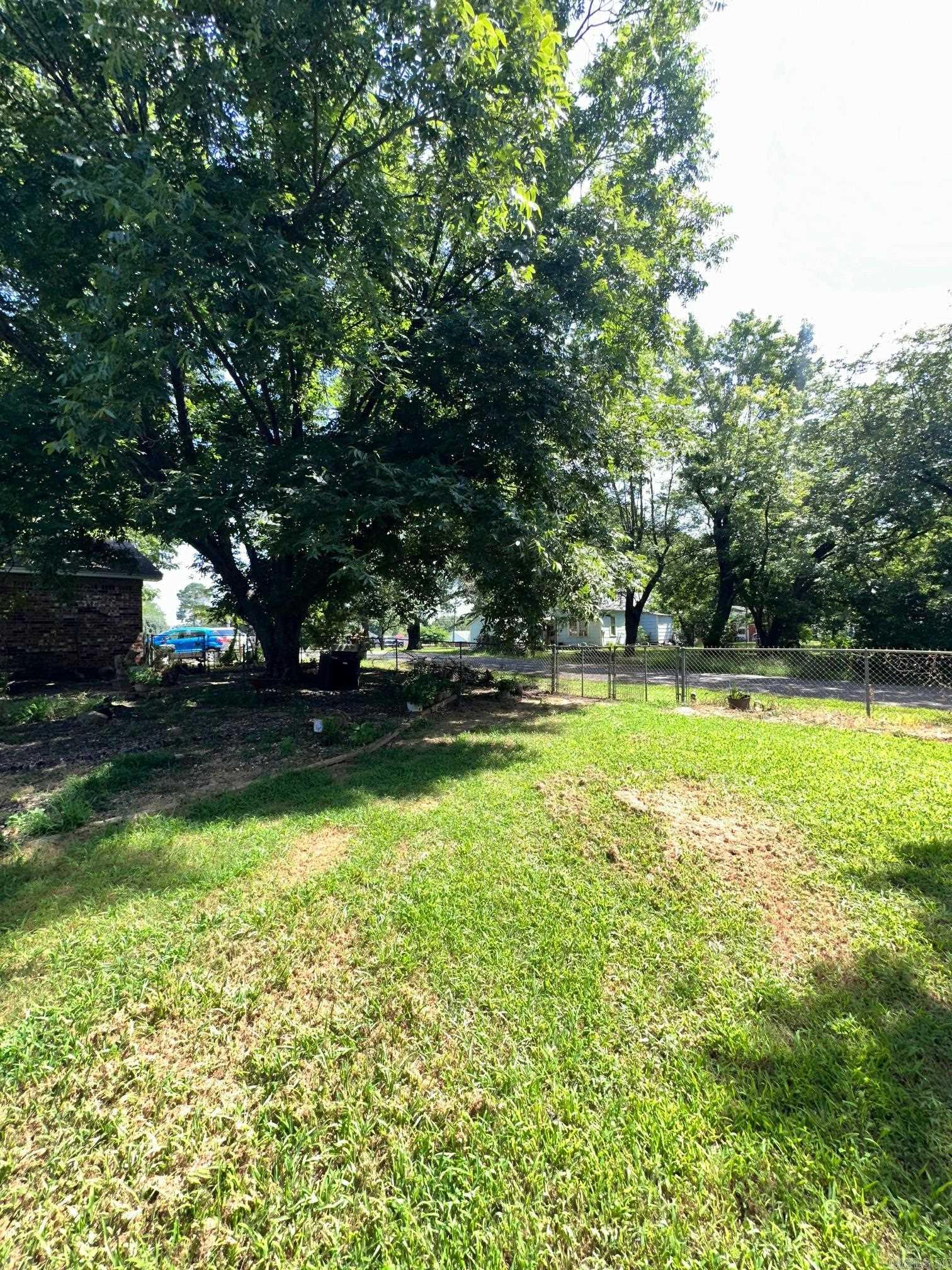 2605 W Commercial  Ozark, AR