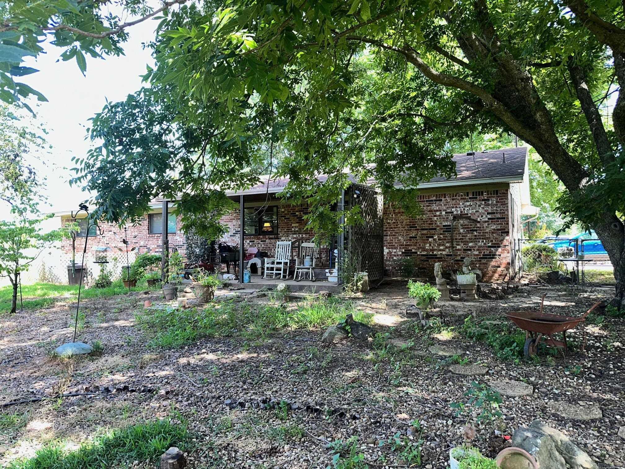 2605 W Commercial  Ozark, AR