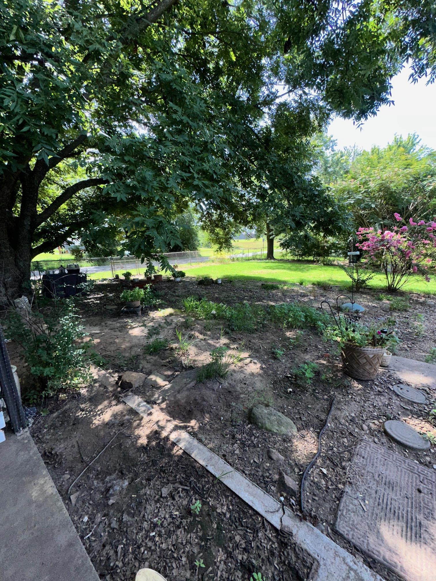 2605 W Commercial  Ozark, AR